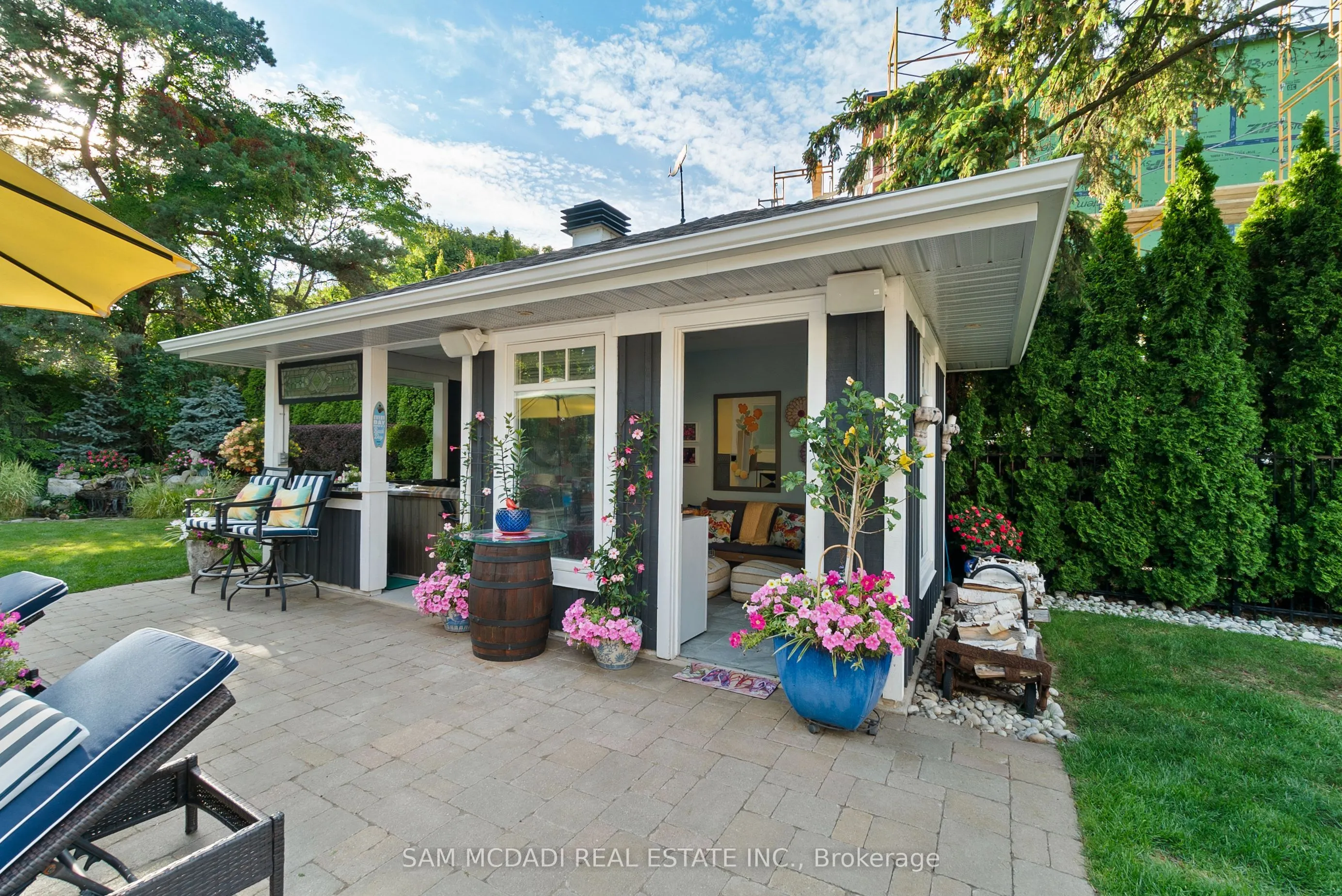 1522 Glenhill Crescent
