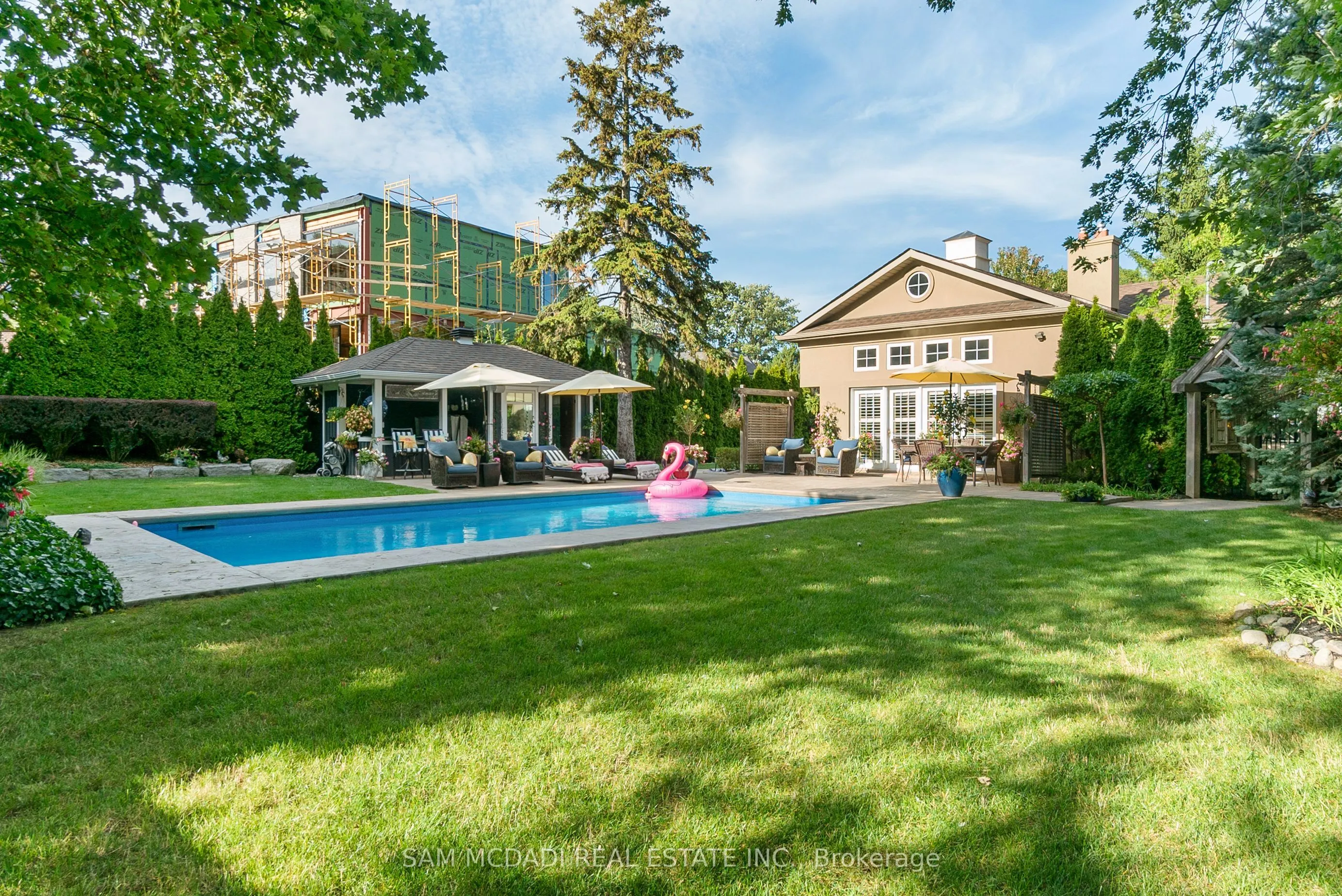 1522 Glenhill Crescent