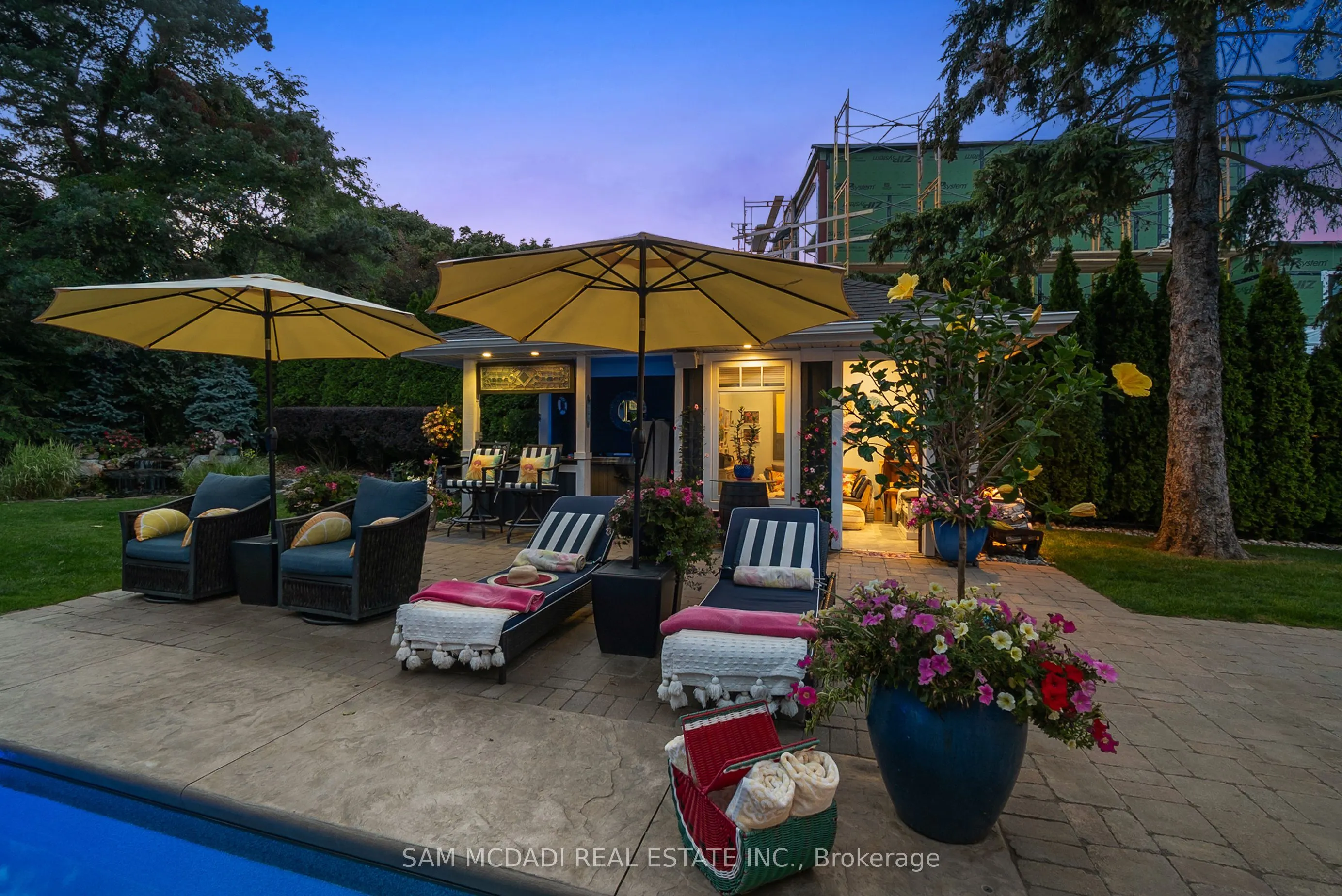 1522 Glenhill Crescent