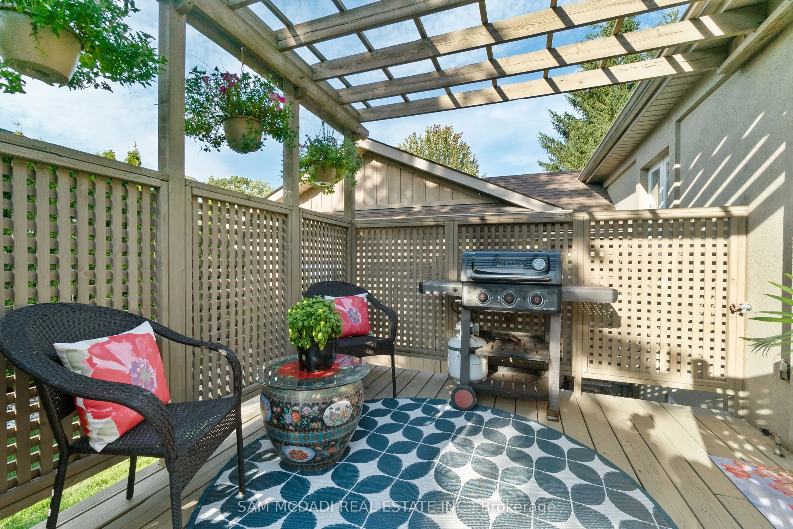 1522 Glenhill Crescent