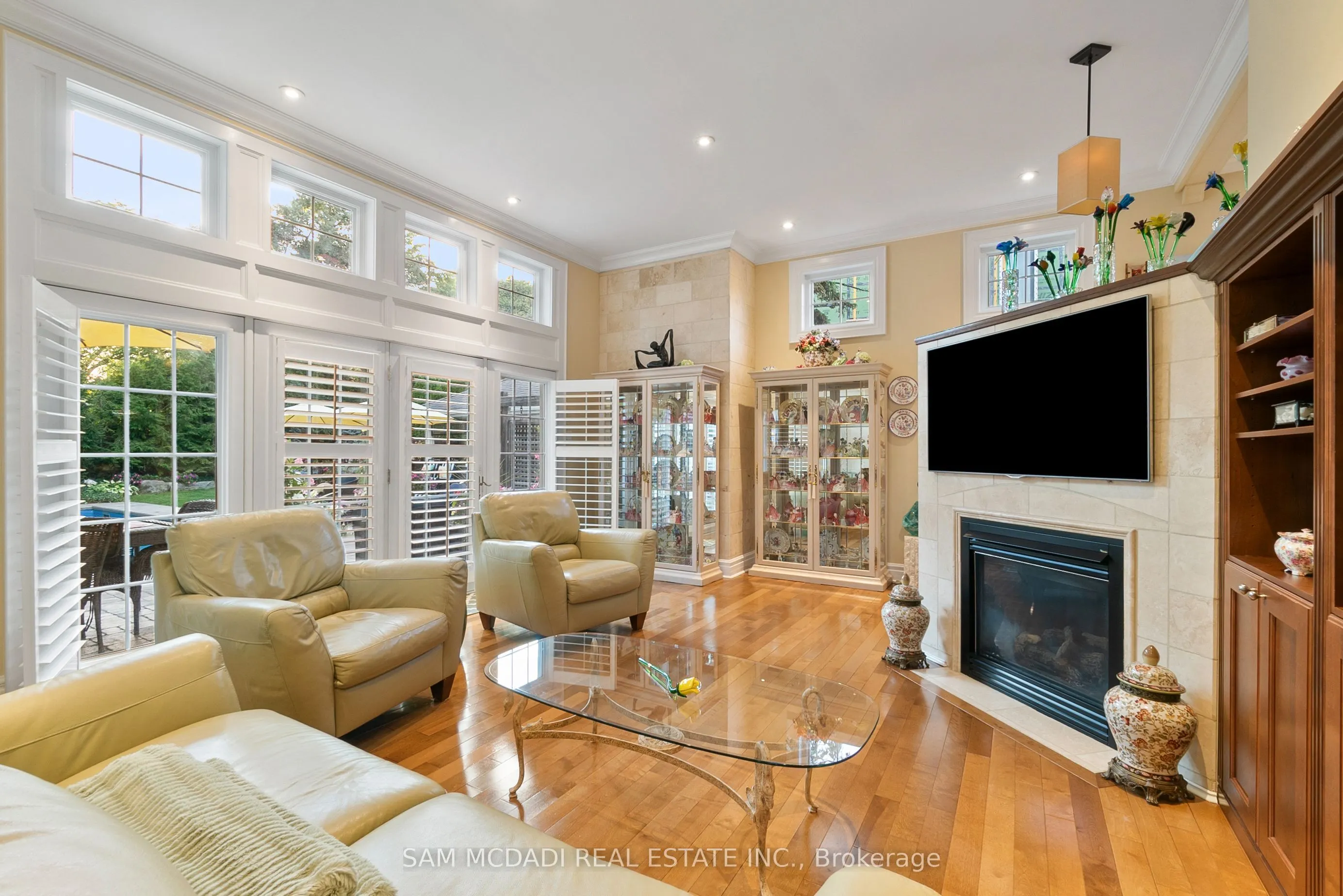 1522 Glenhill Crescent