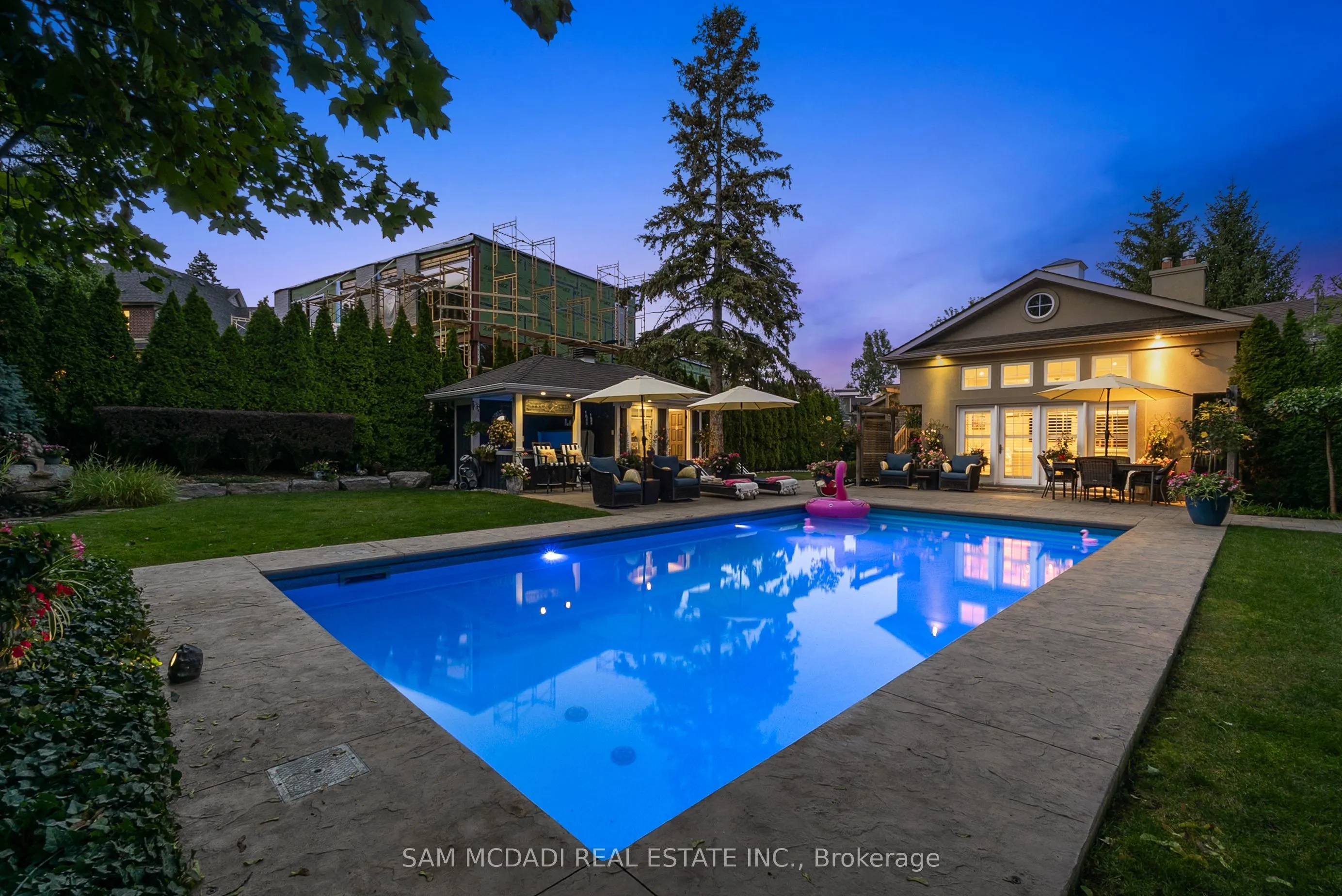 1522 Glenhill Crescent
