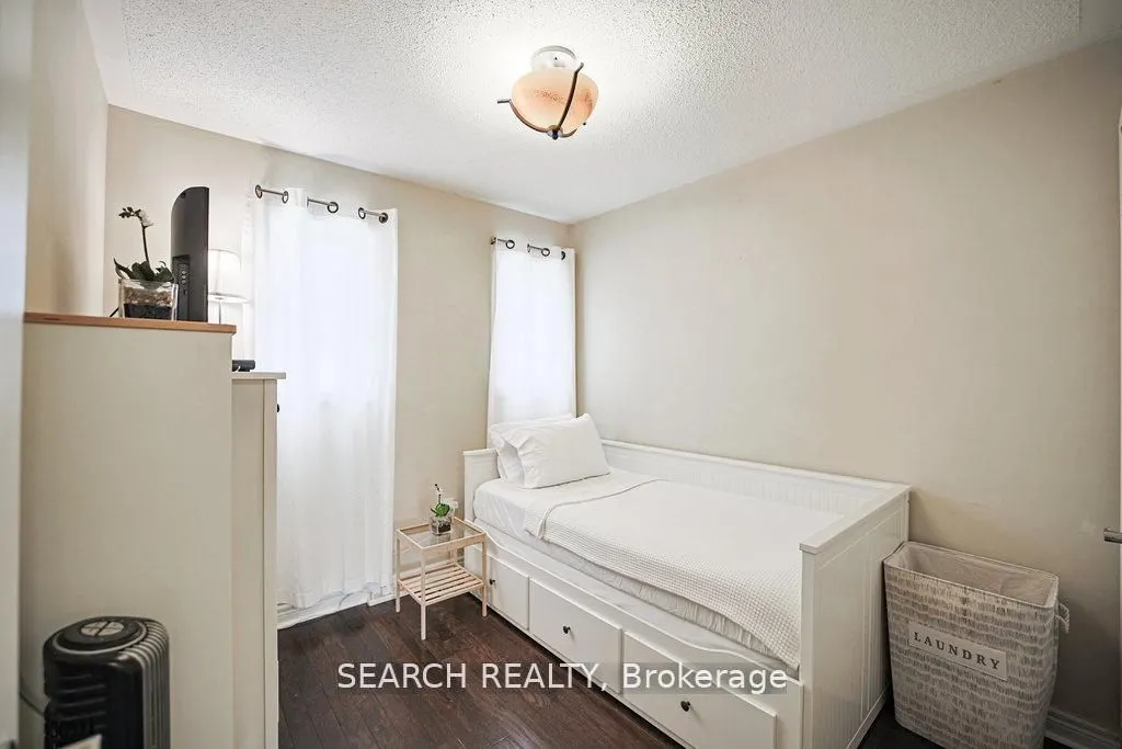 3526 Eglinton Avenue W