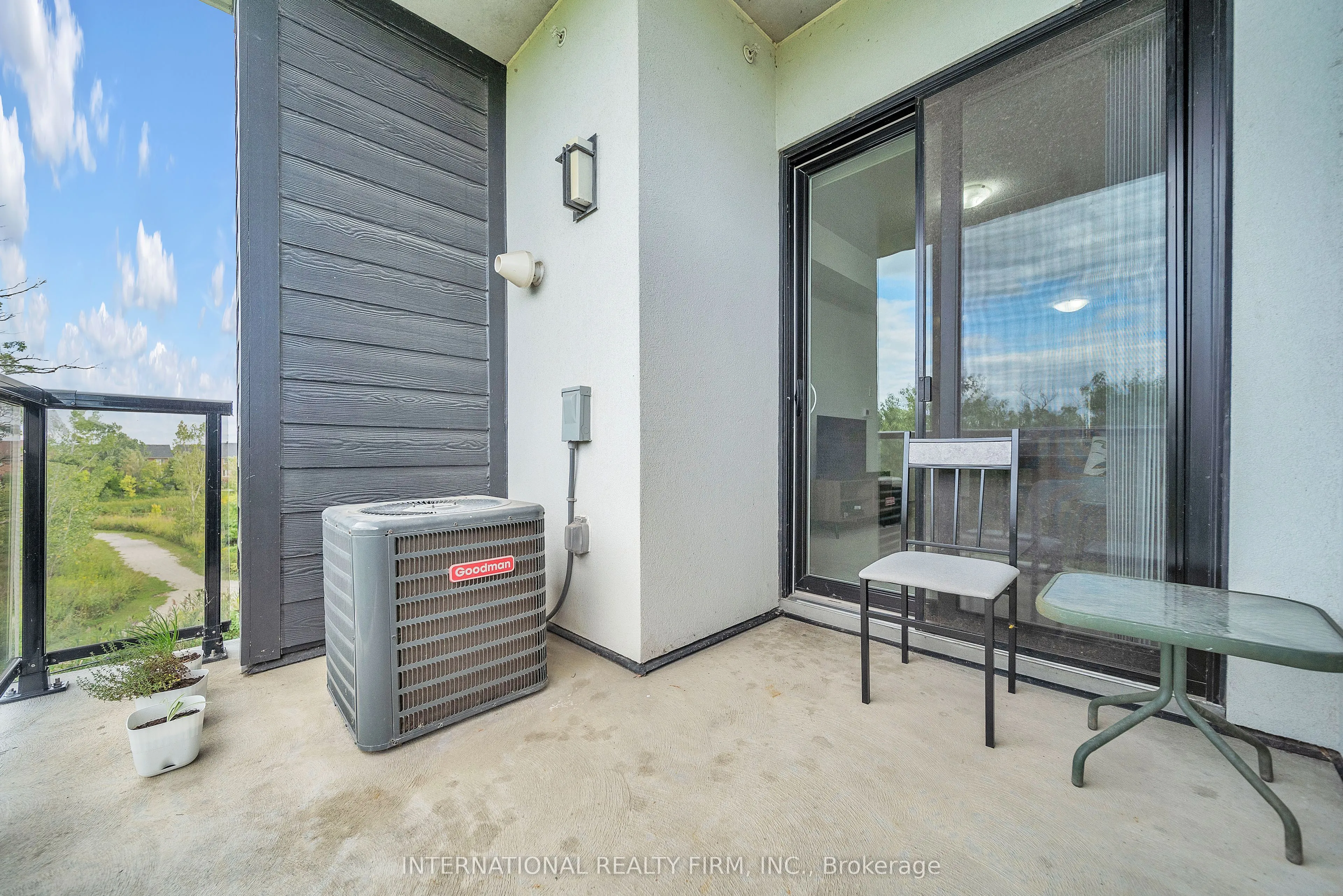 640 Sauve Street, #209