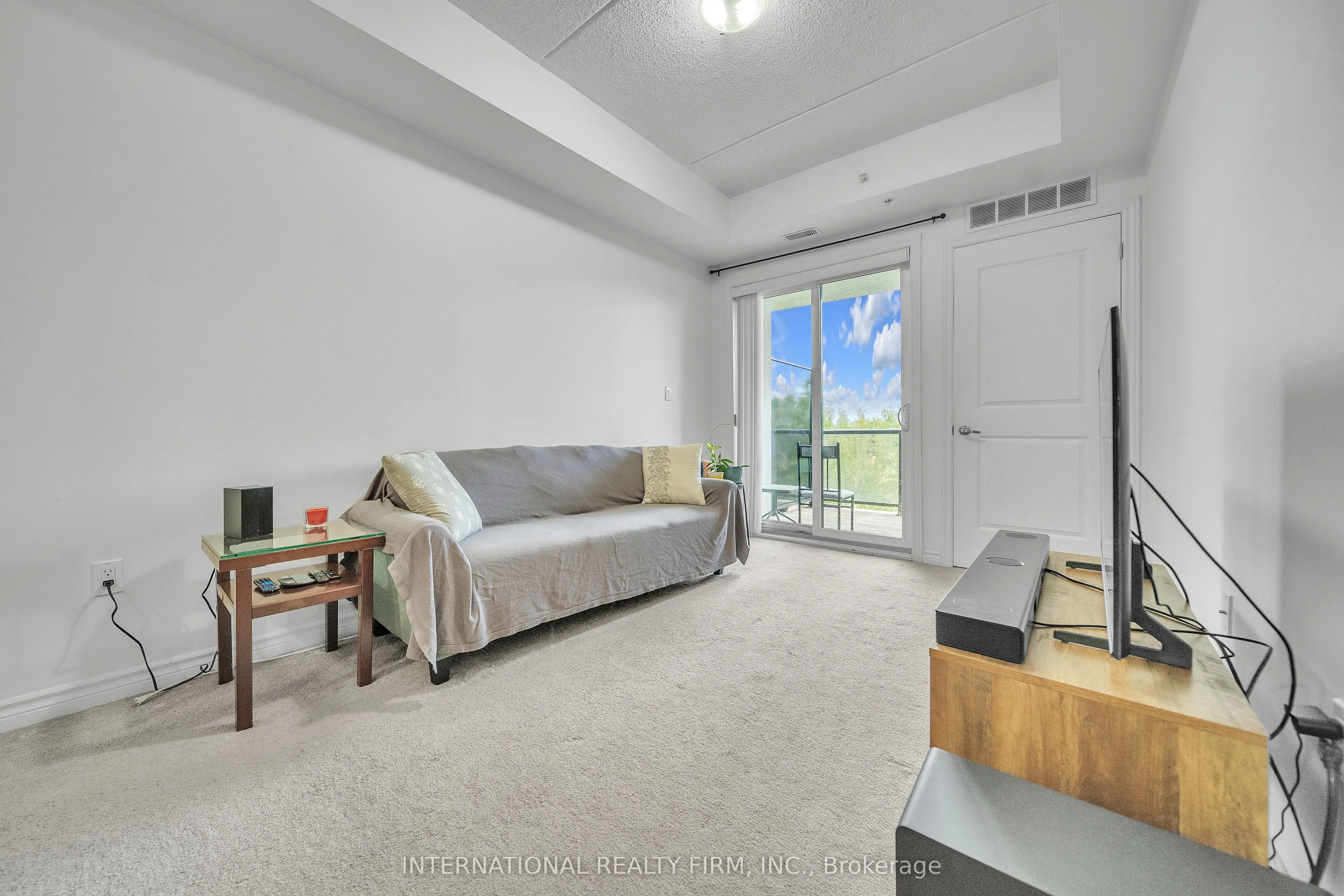640 Sauve Street, #209