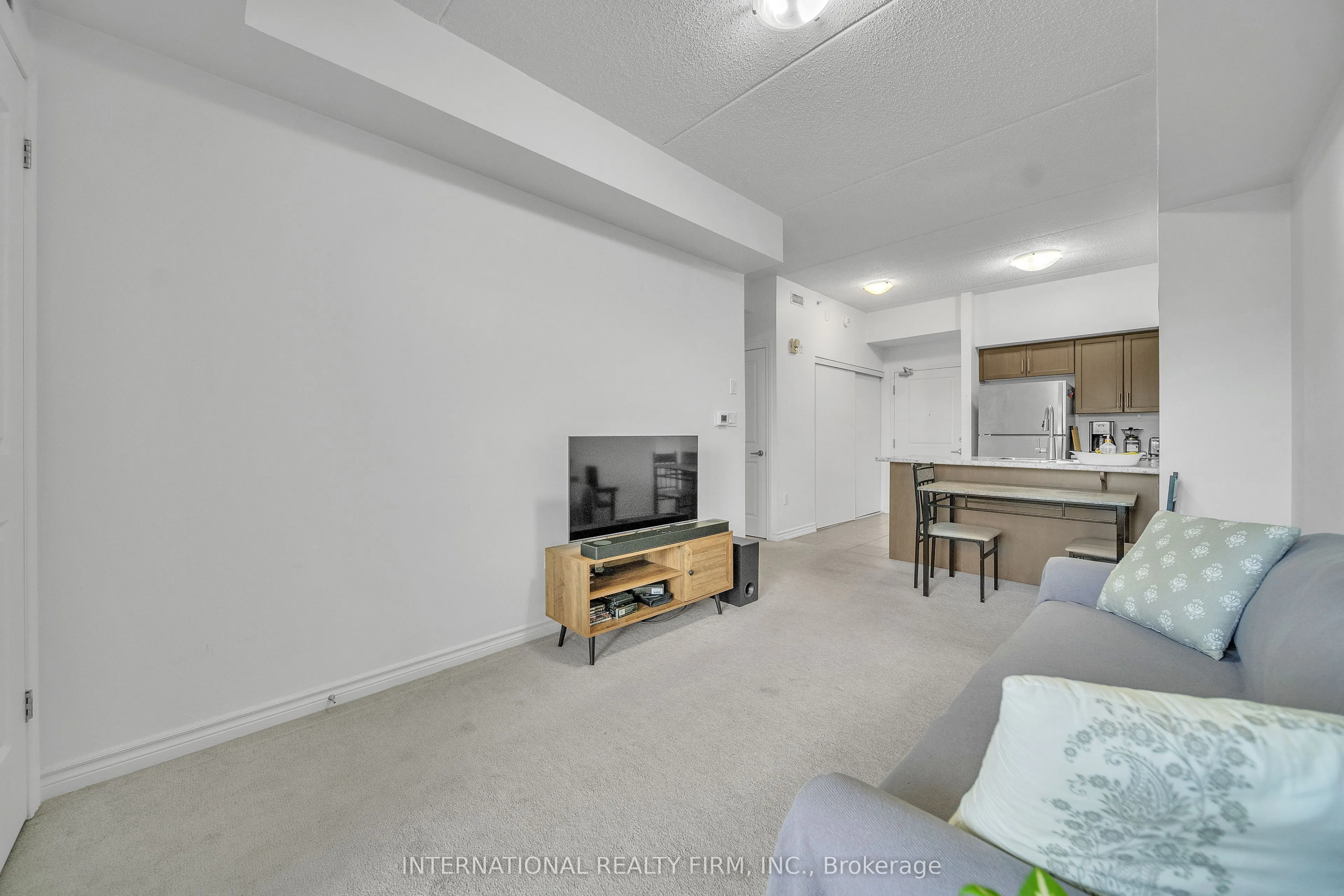 640 Sauve Street, #209