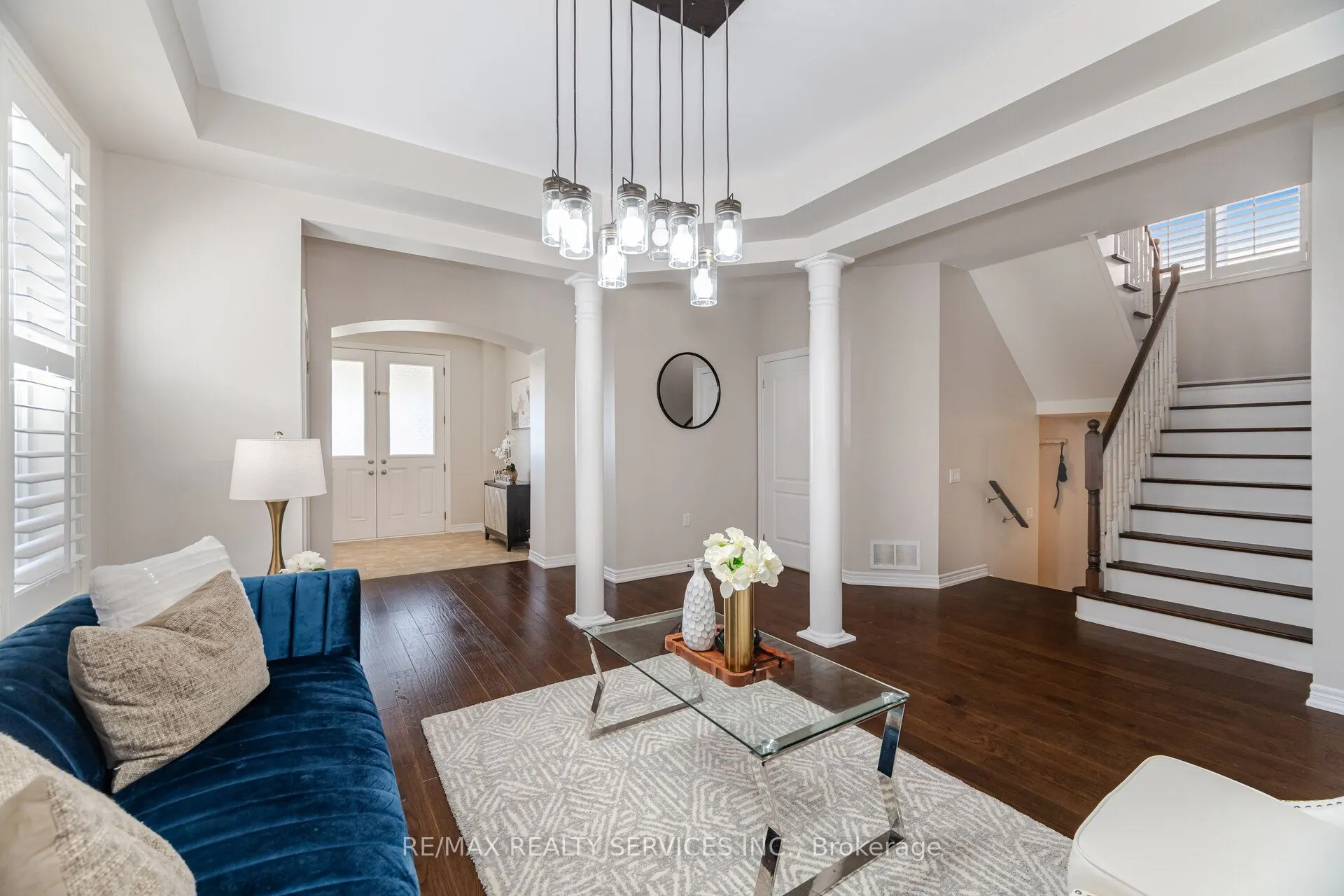 9 Meadowcreek Road