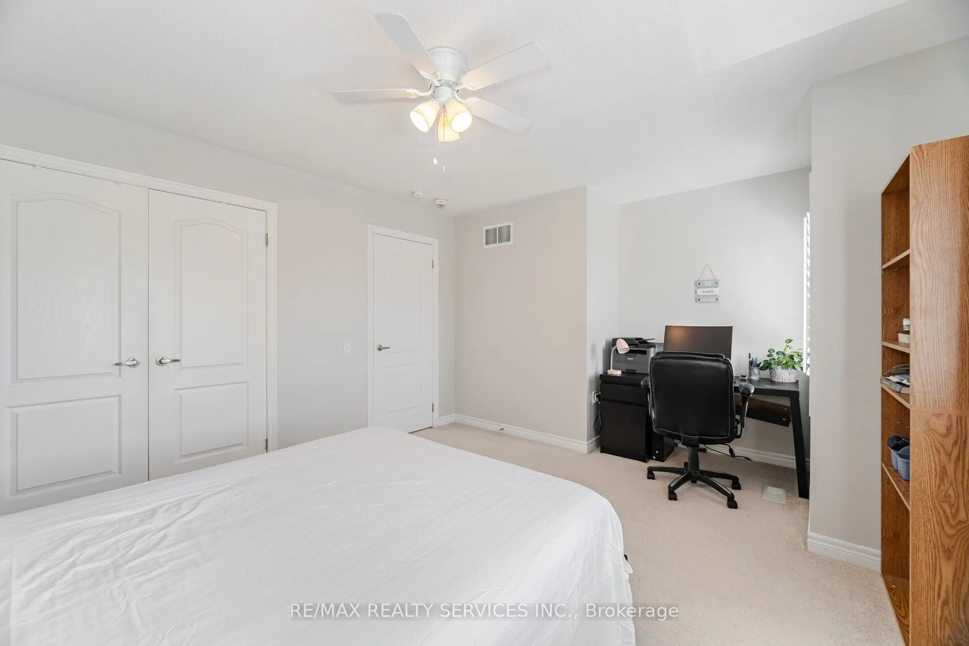 9 Meadowcreek Road