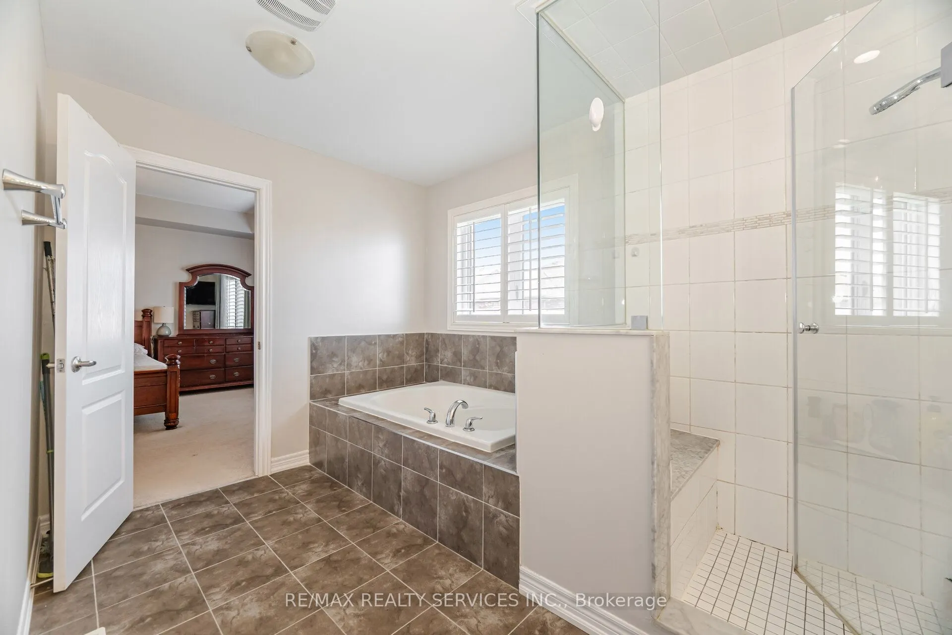 9 Meadowcreek Road