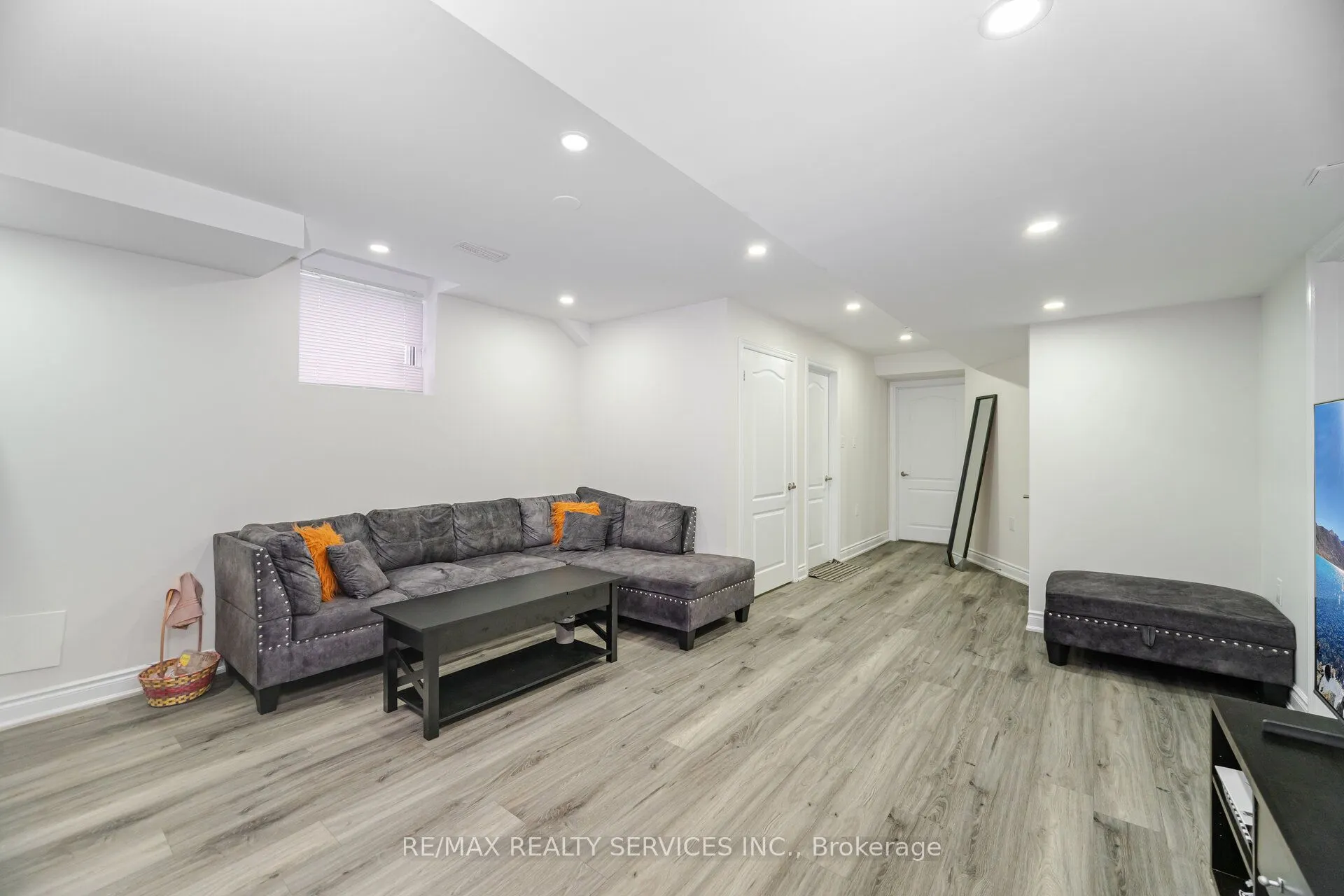 9 Meadowcreek Road