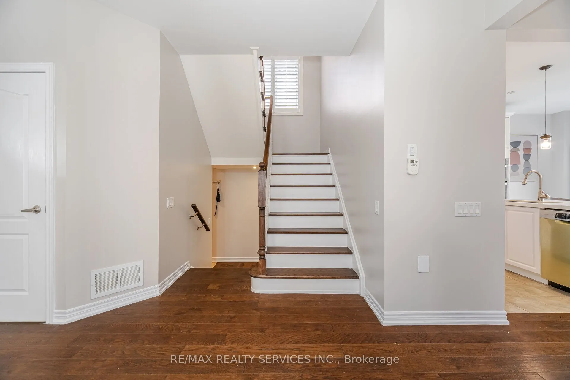 9 Meadowcreek Road