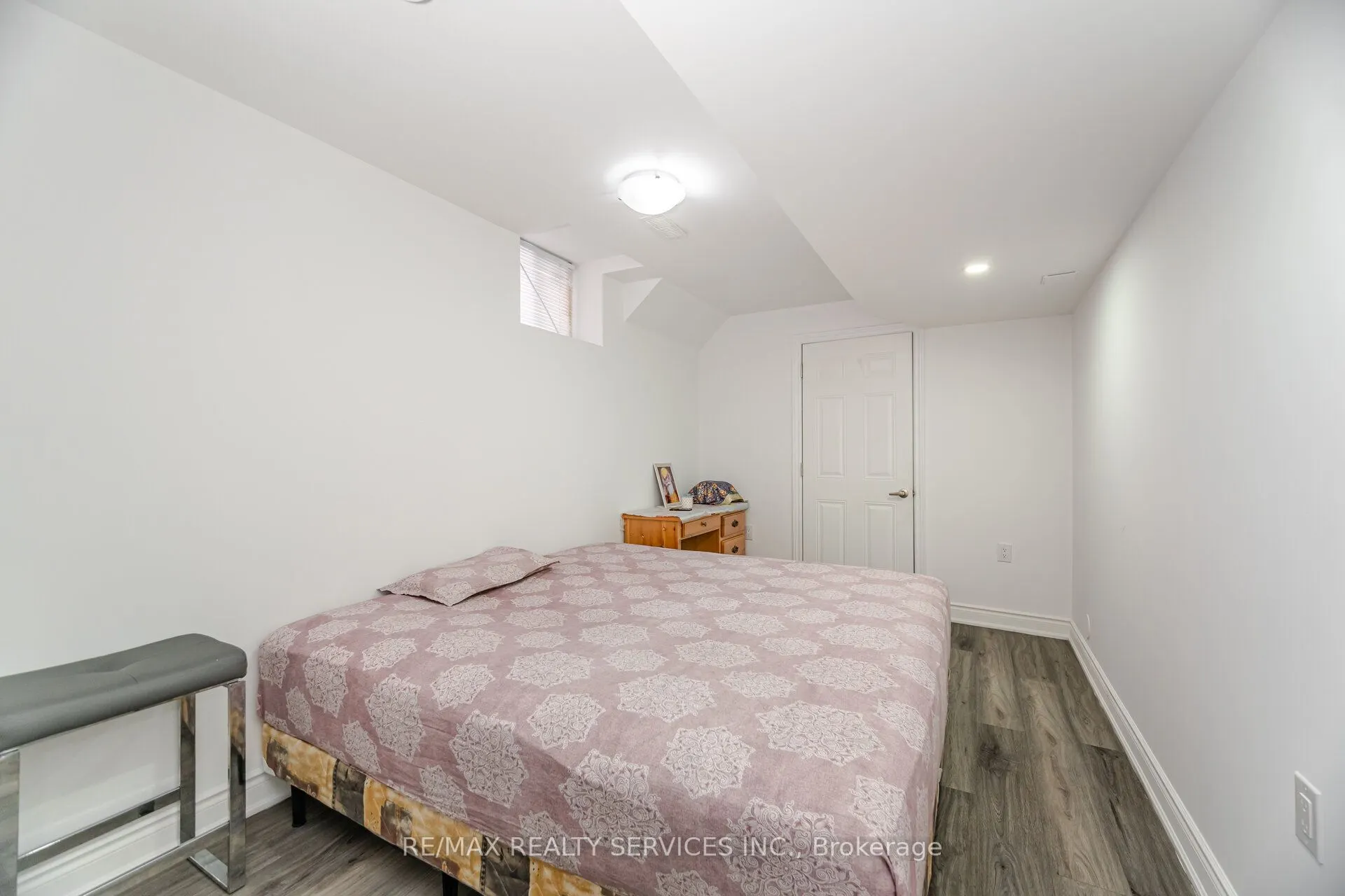 9 Meadowcreek Road