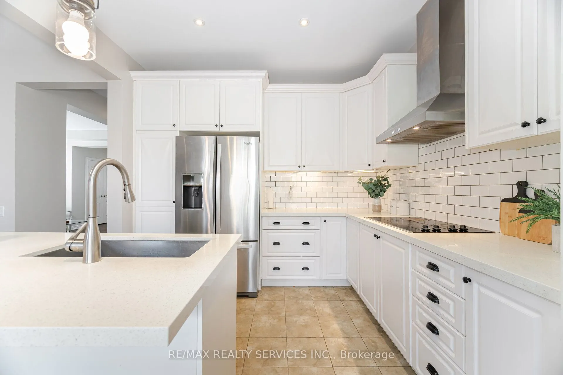 9 Meadowcreek Road
