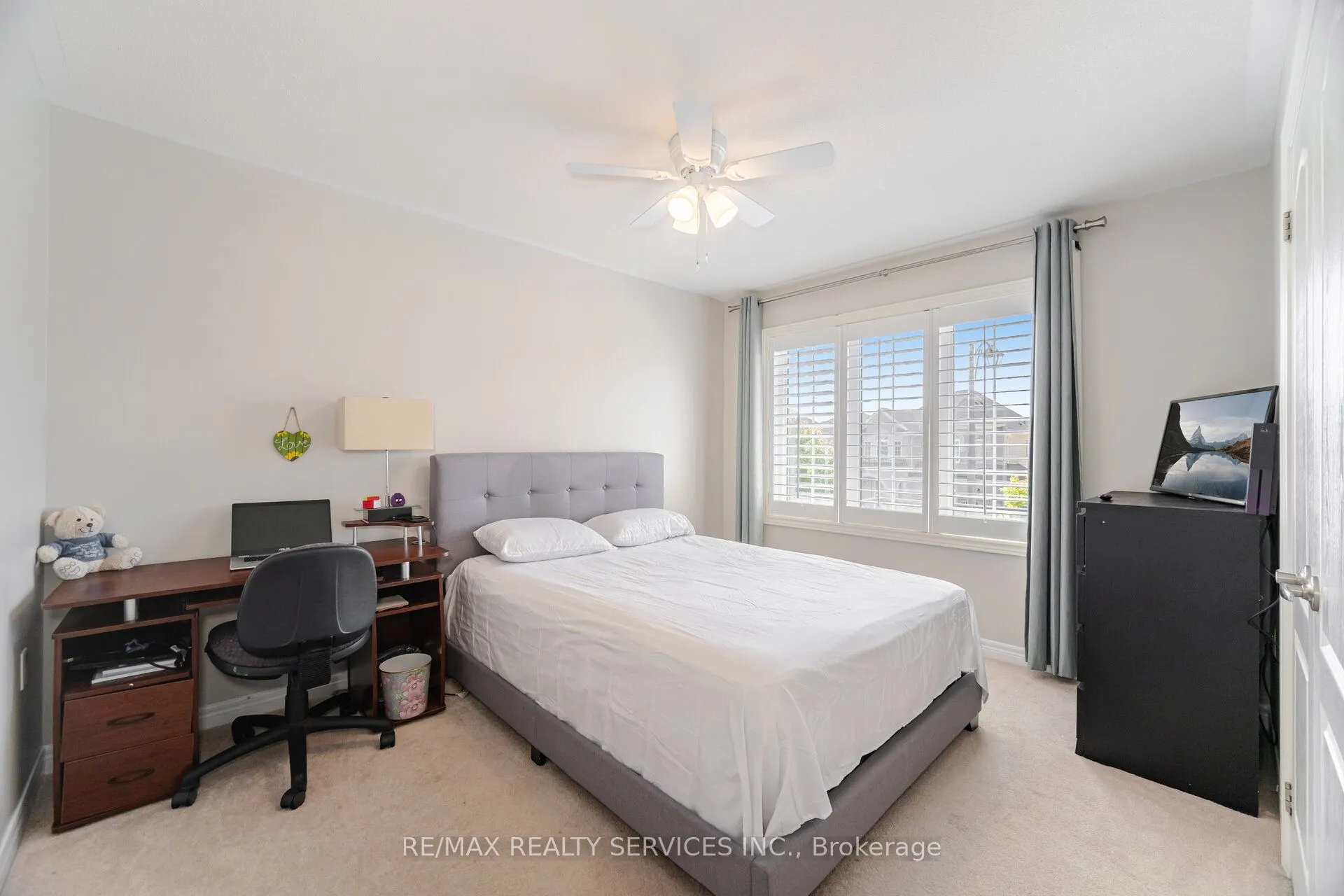 9 Meadowcreek Road
