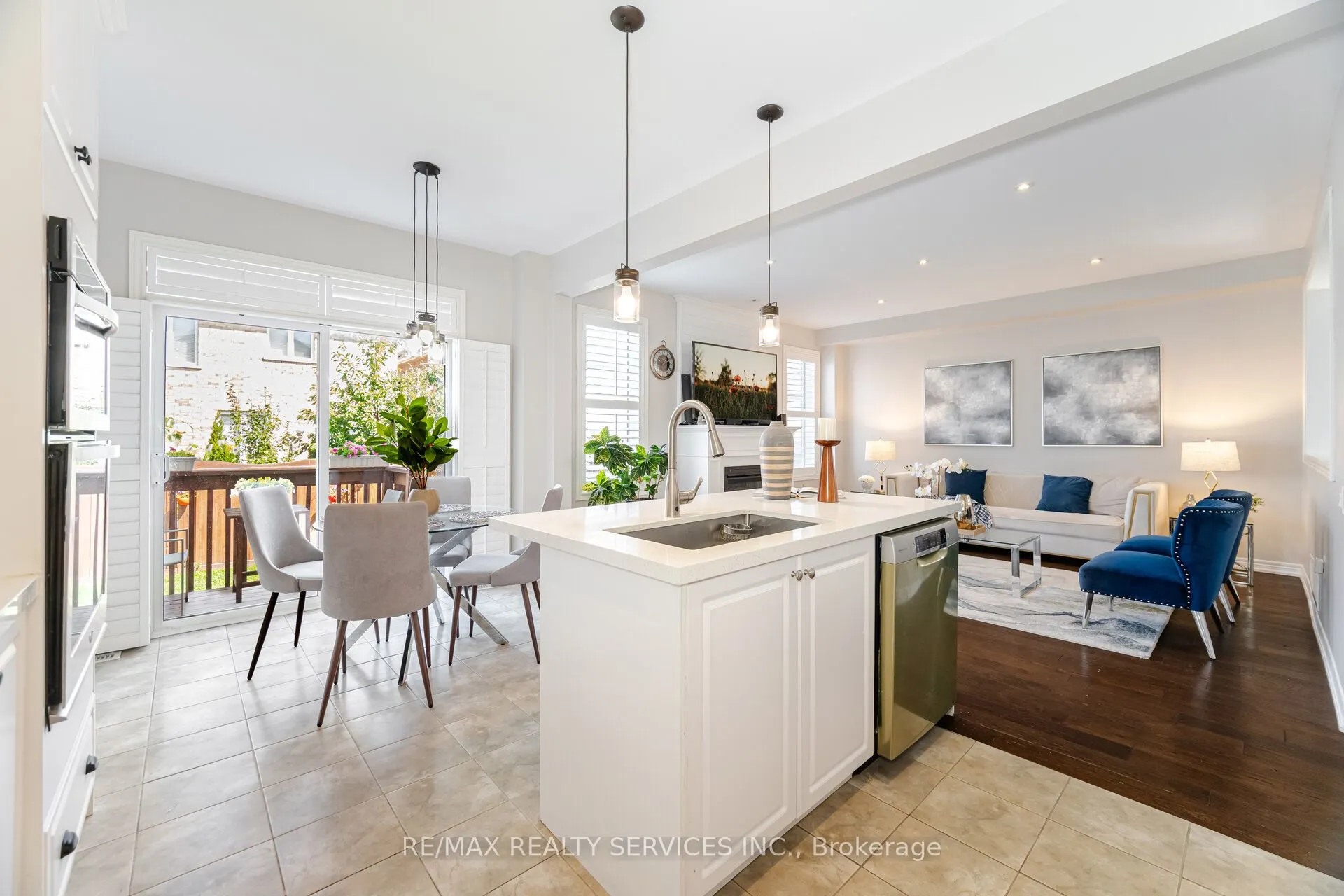 9 Meadowcreek Road
