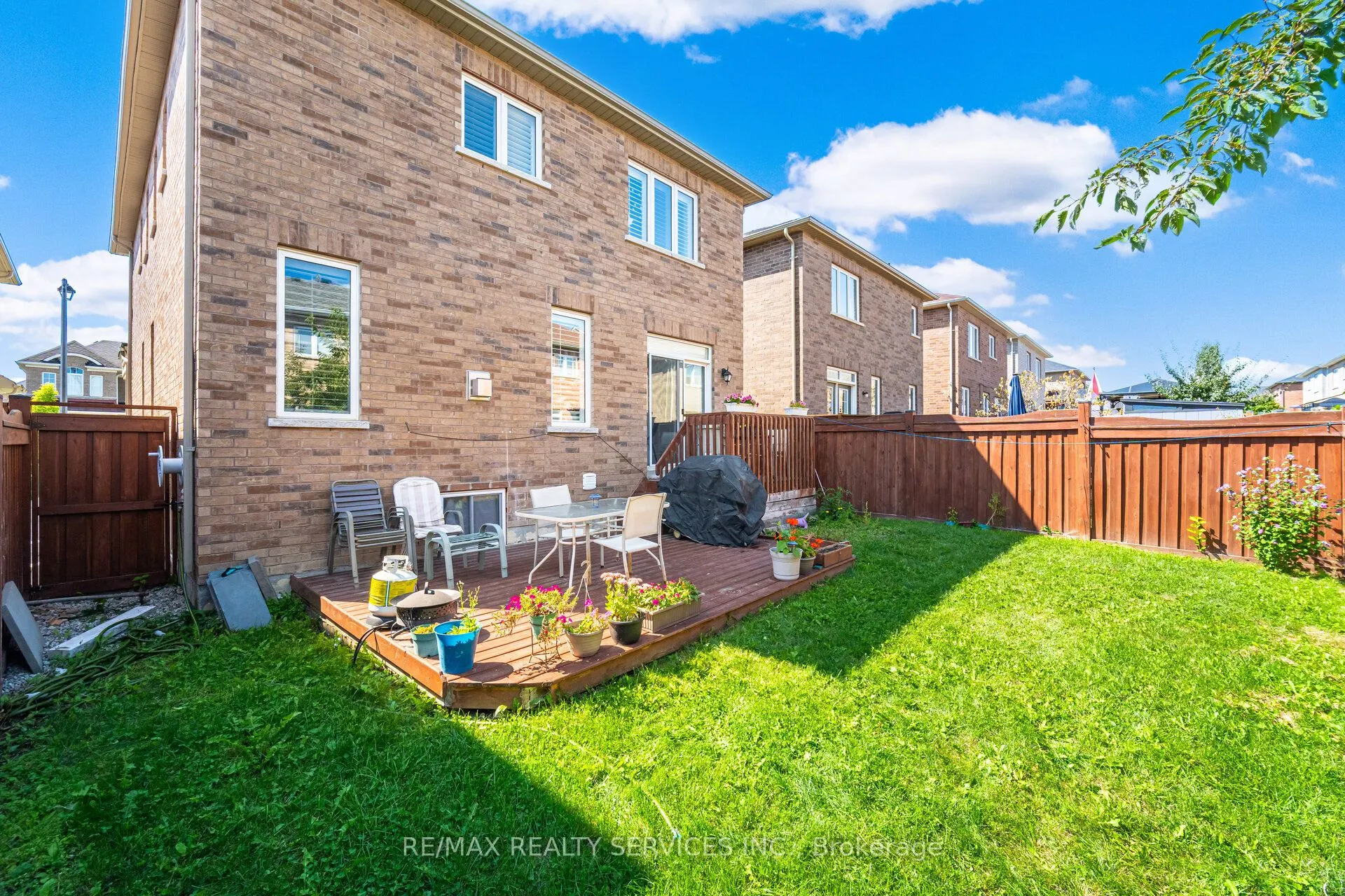 9 Meadowcreek Road