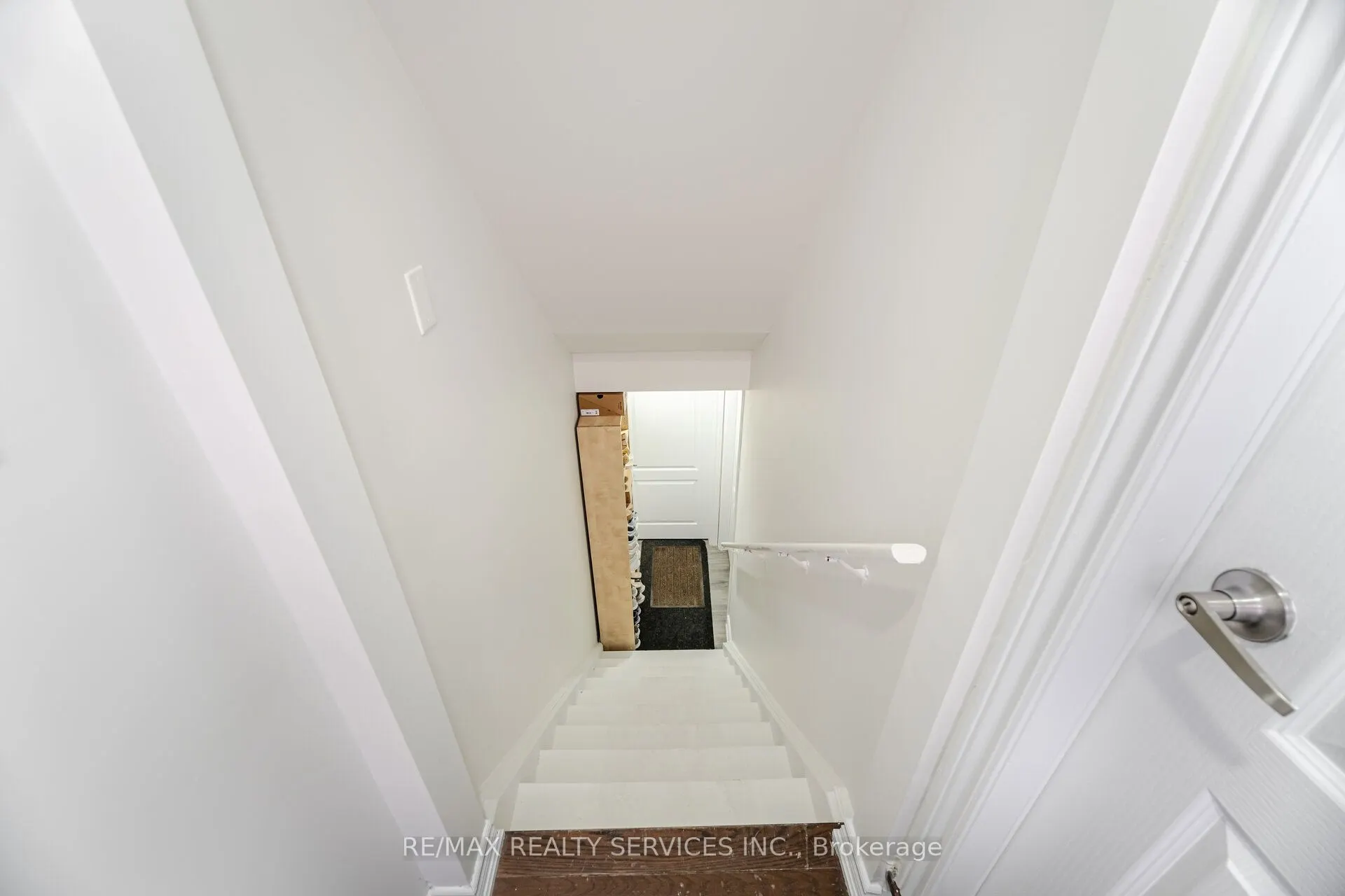 9 Meadowcreek Road