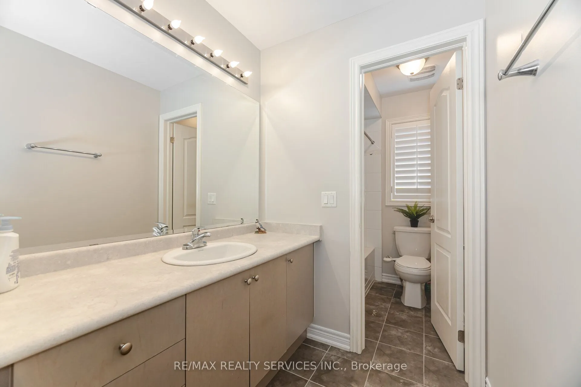 9 Meadowcreek Road