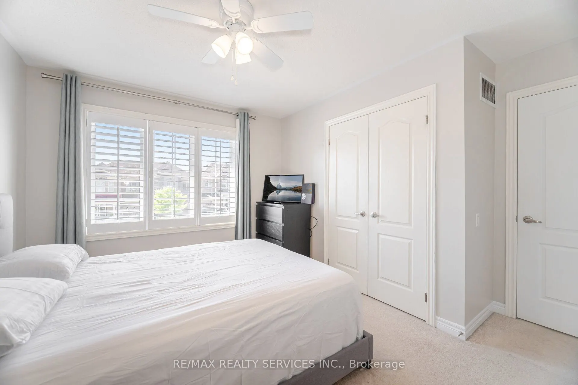 9 Meadowcreek Road