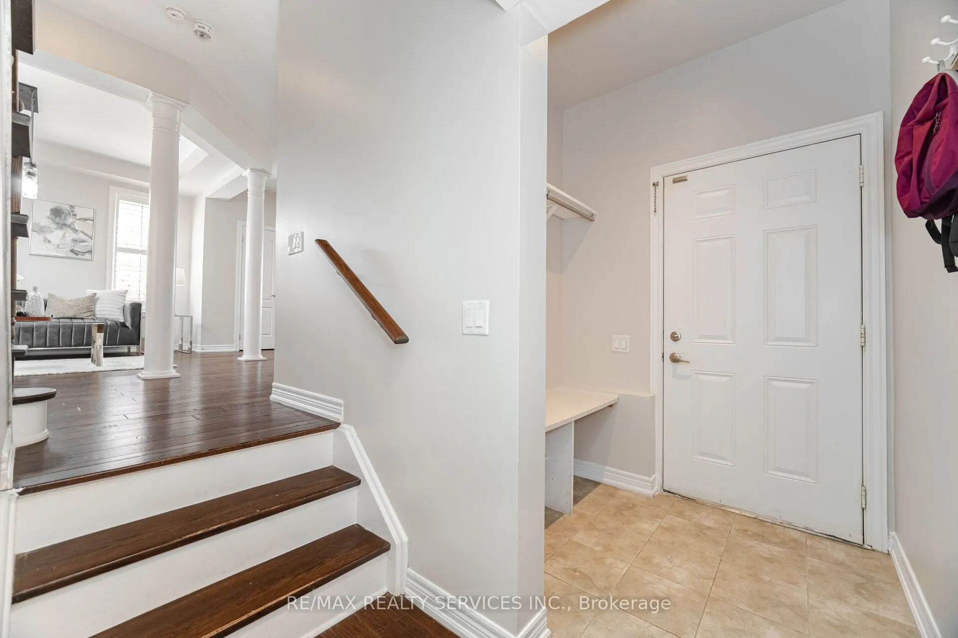 9 Meadowcreek Road