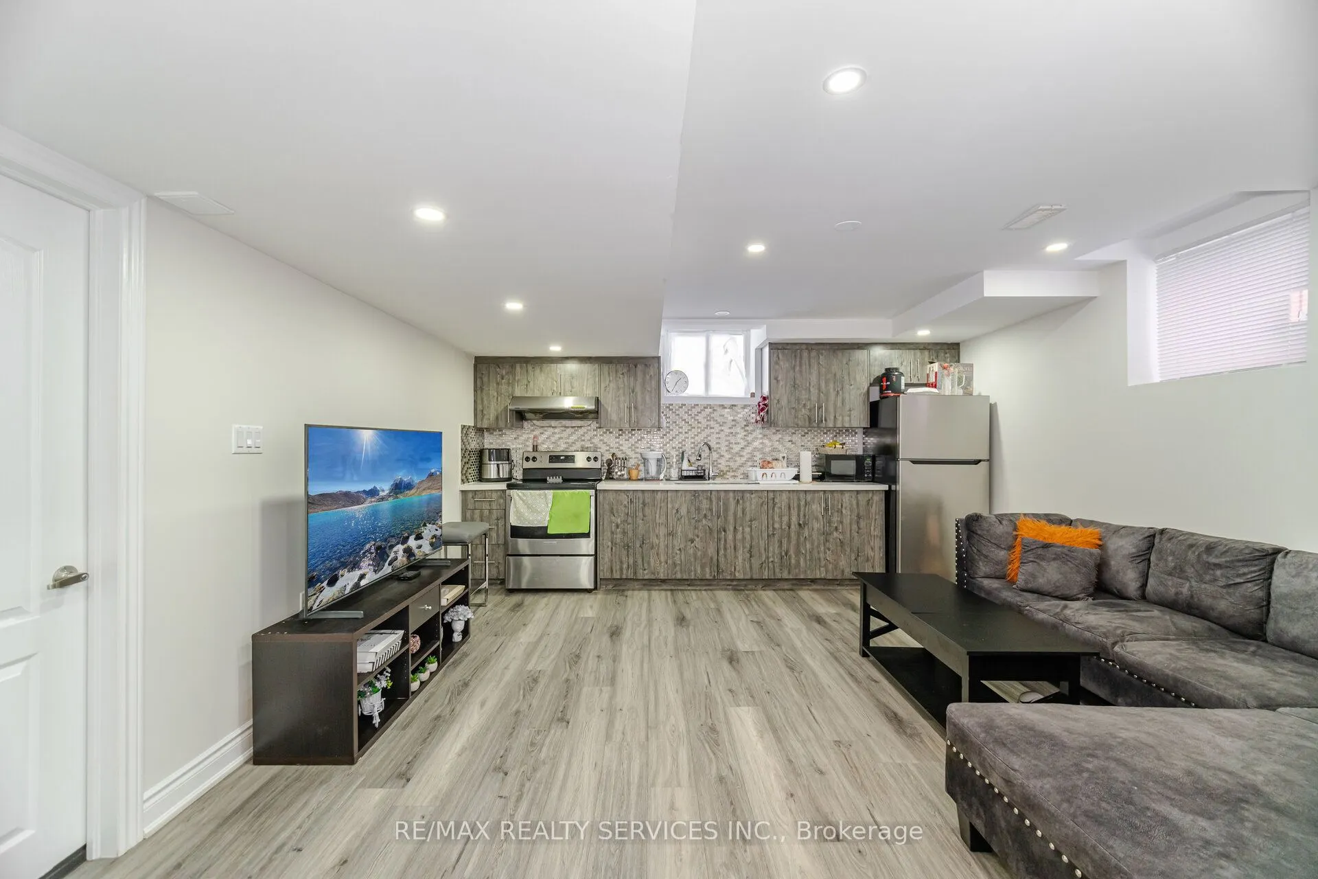 9 Meadowcreek Road
