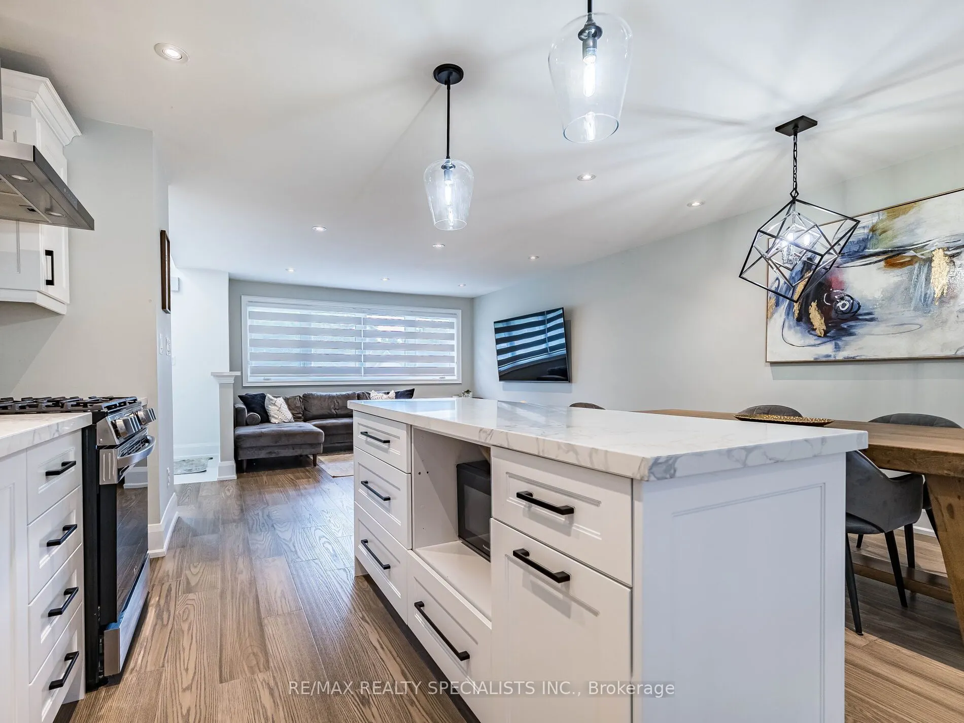 16 Lesbury Avenue