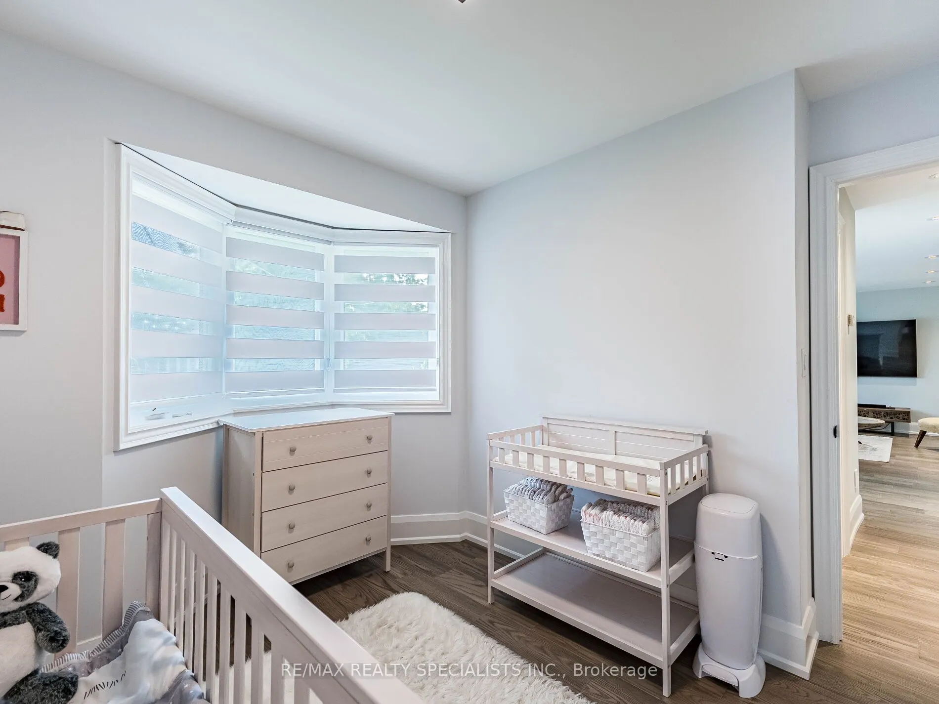 16 Lesbury Avenue