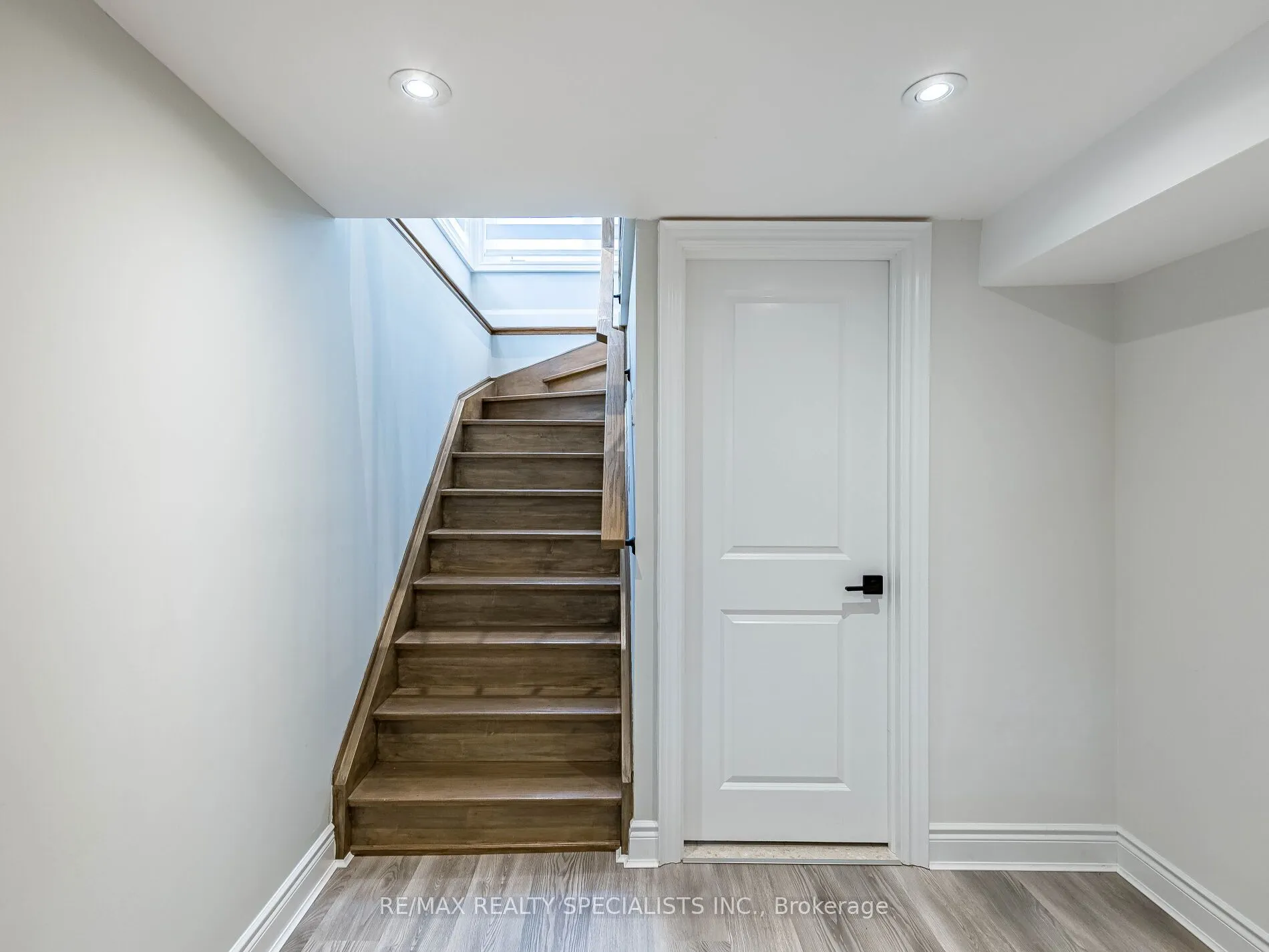 16 Lesbury Avenue