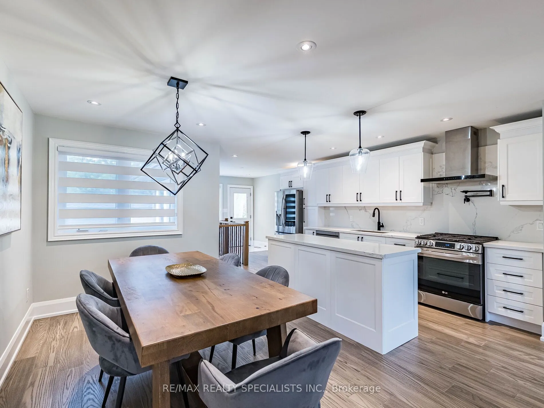 16 Lesbury Avenue