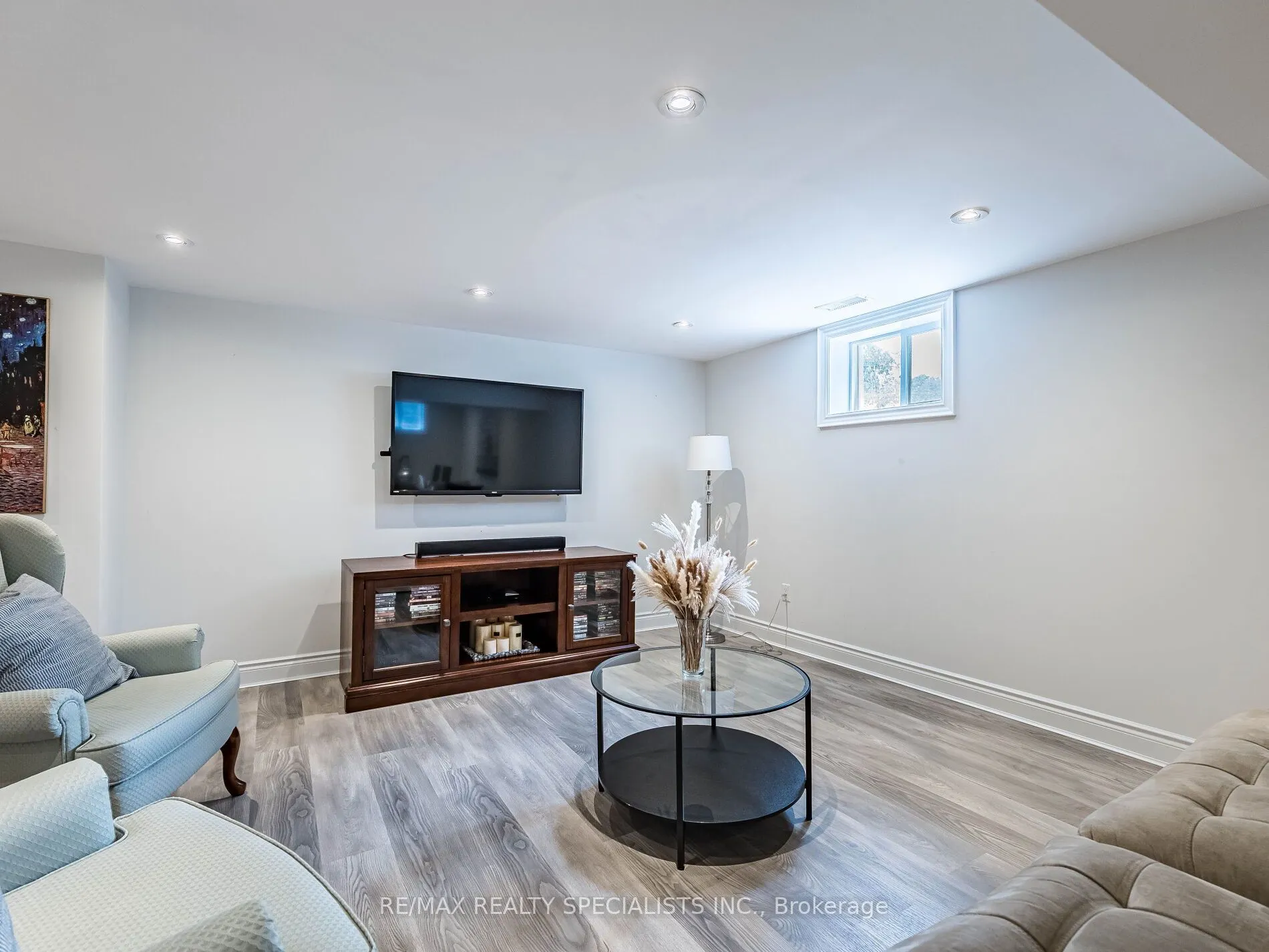 16 Lesbury Avenue