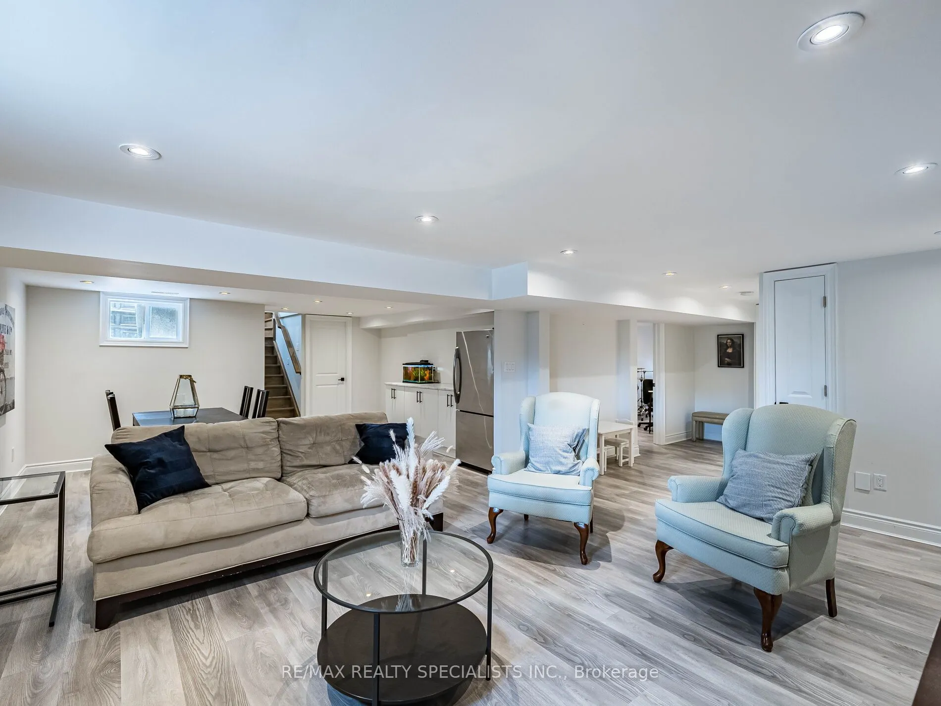 16 Lesbury Avenue