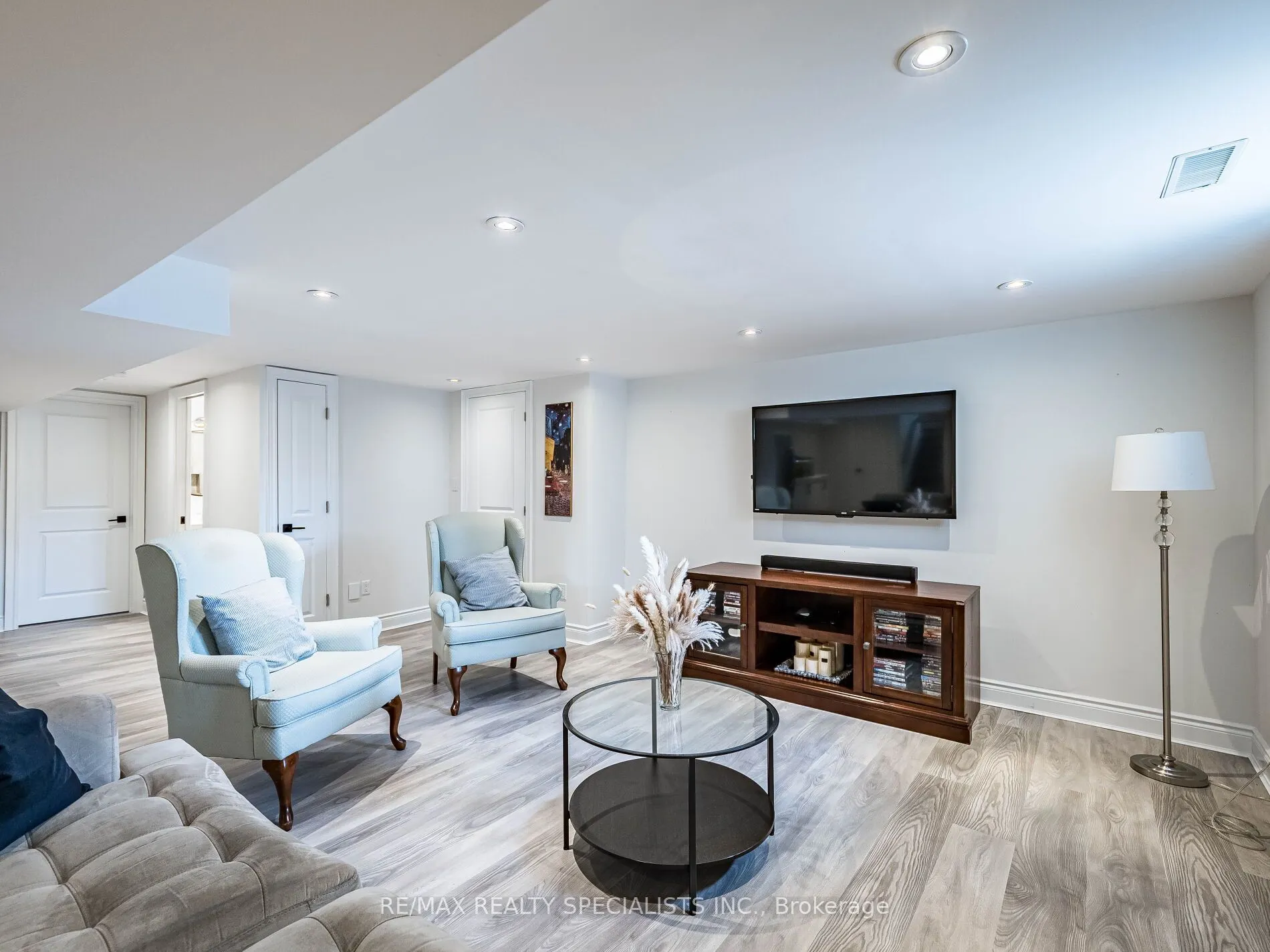 16 Lesbury Avenue
