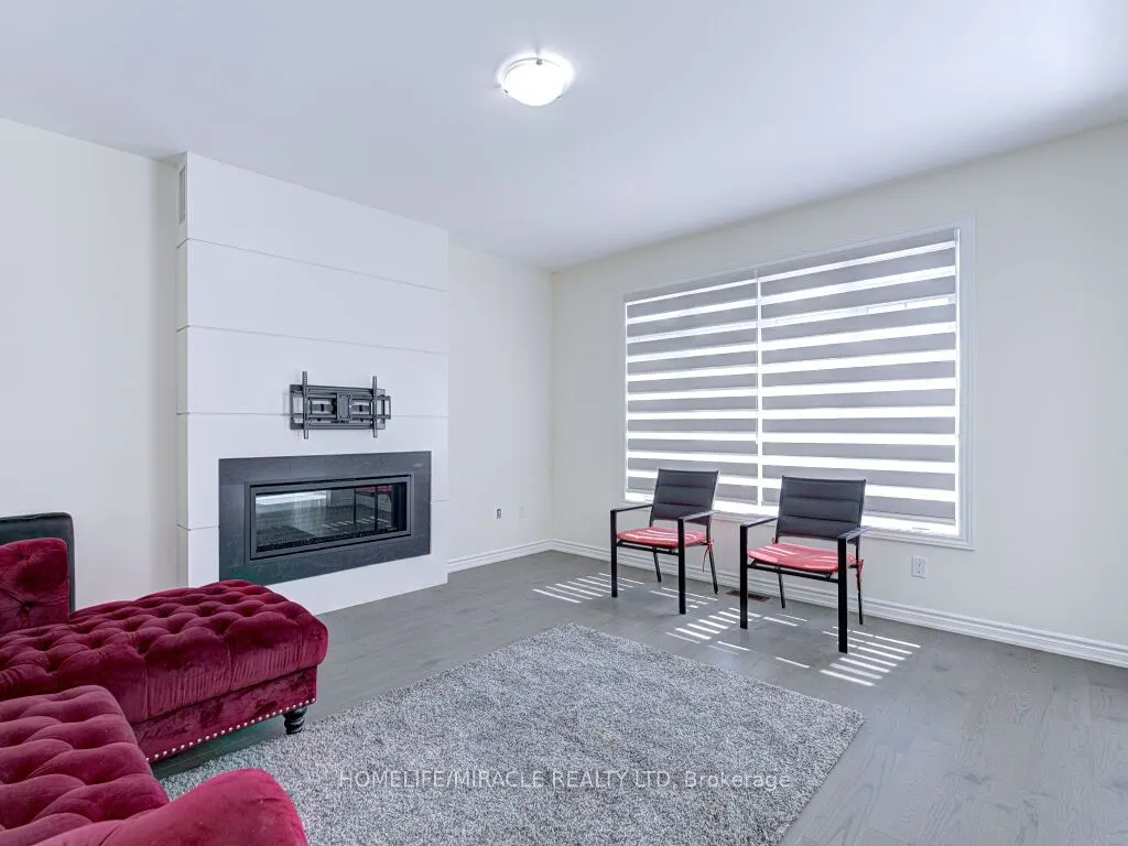 8 Jenwood Crescent