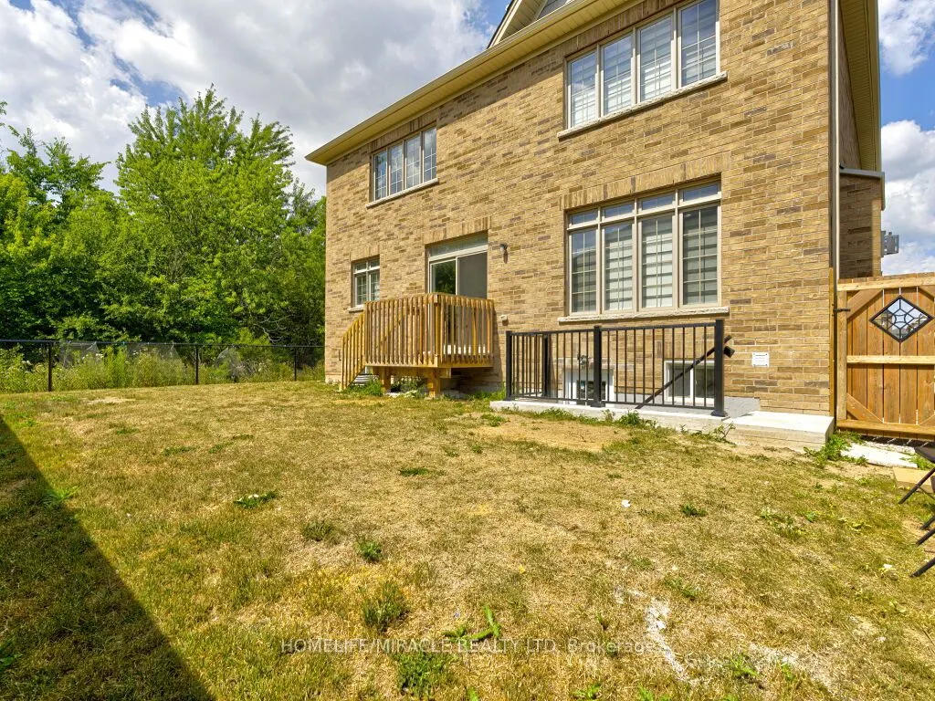 8 Jenwood Crescent