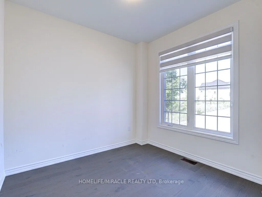 8 Jenwood Crescent
