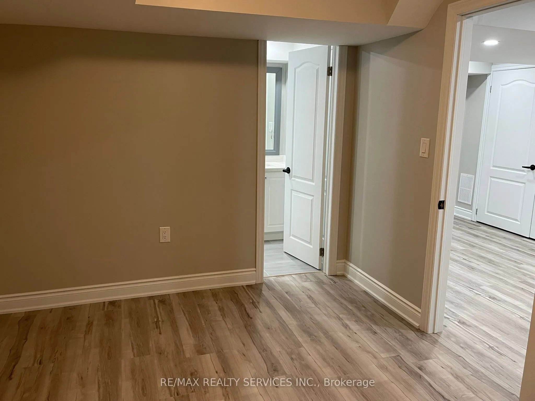 34 EBURY (Lower) Drive