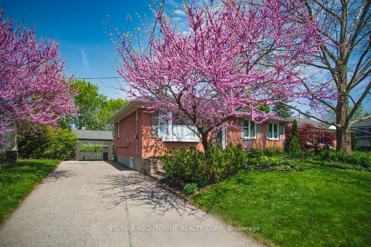 583 Taplow Crescent W