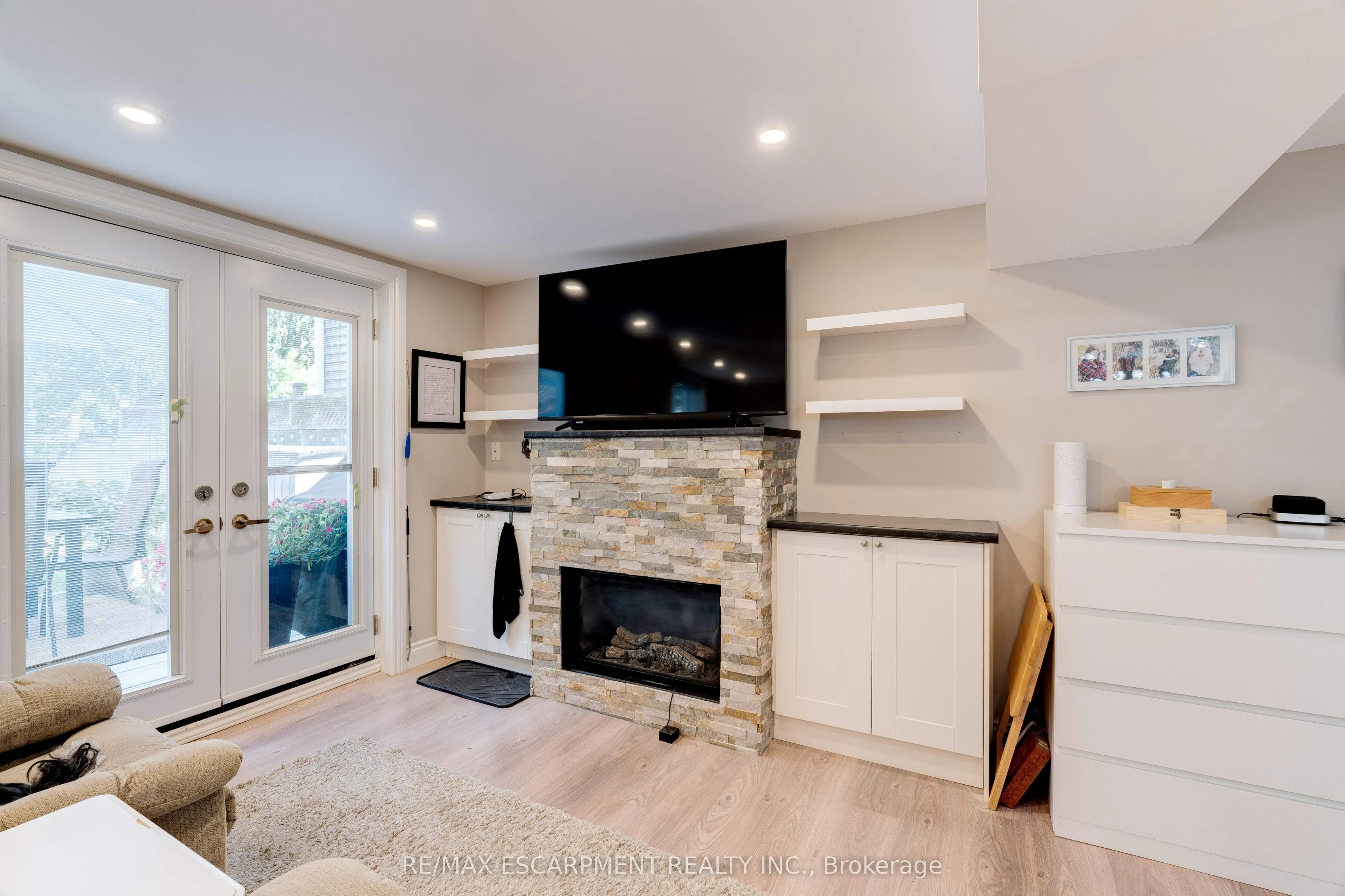 2261 Leominster Drive