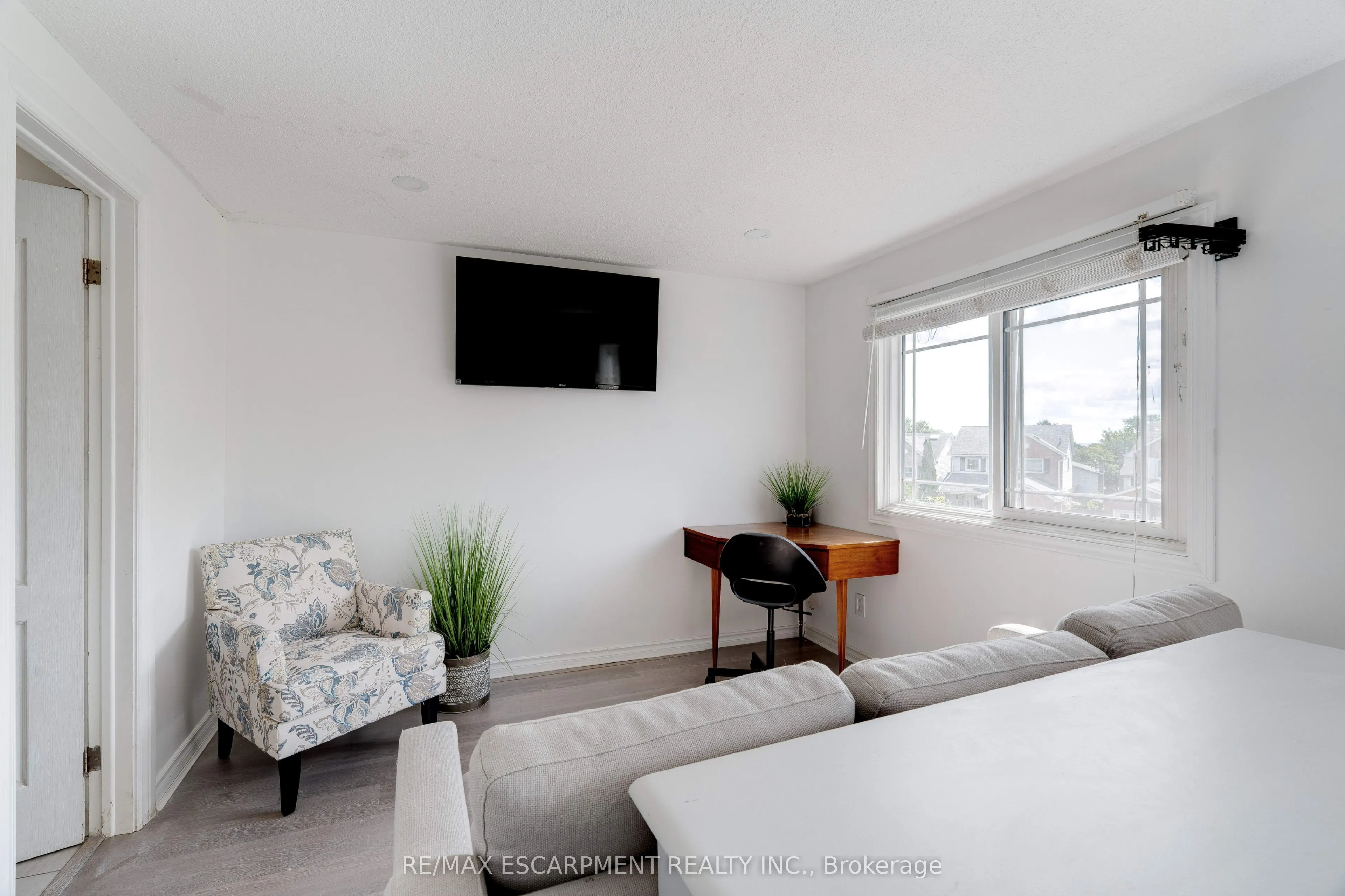 2261 Leominster Drive