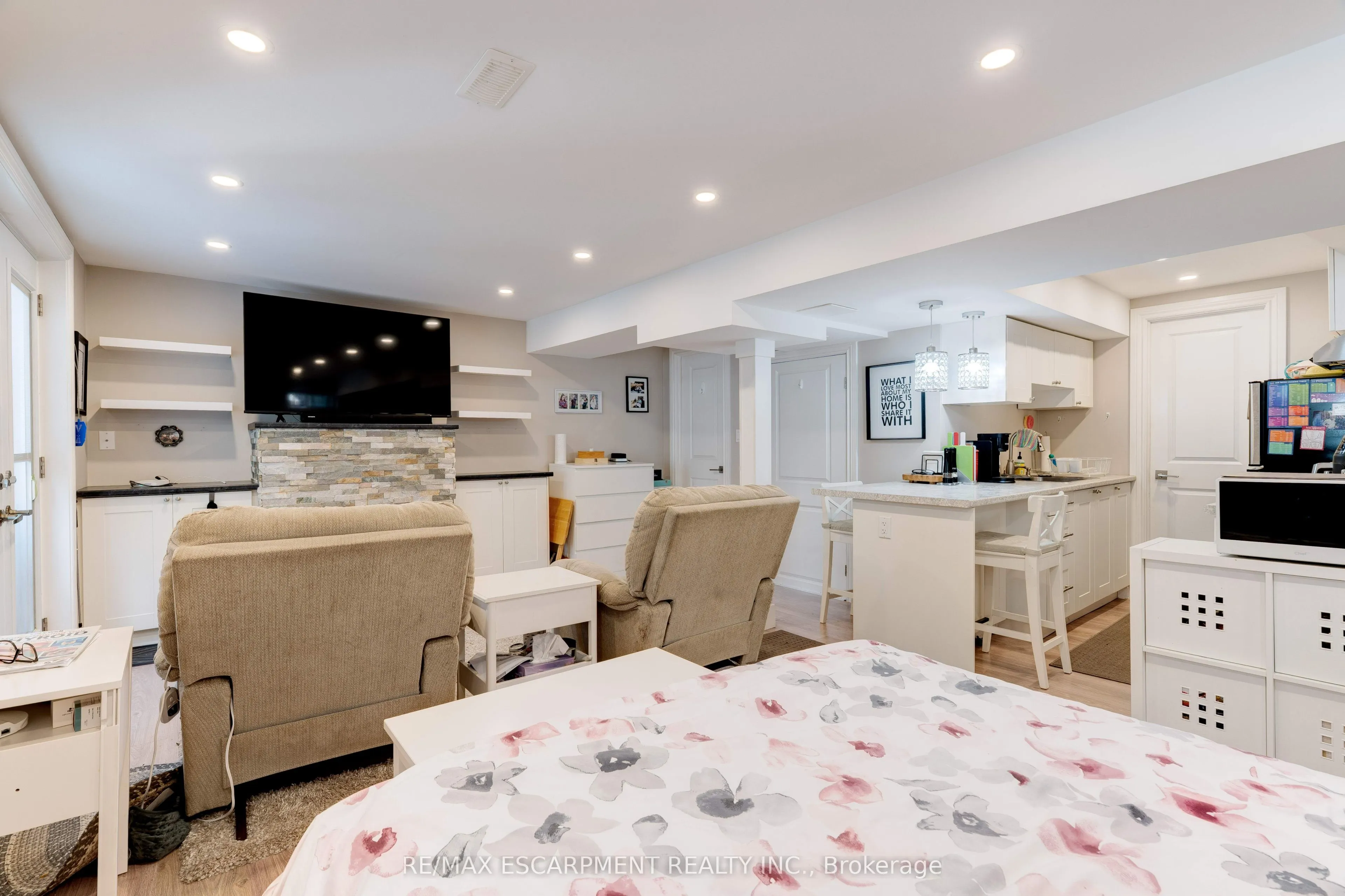 2261 Leominster Drive