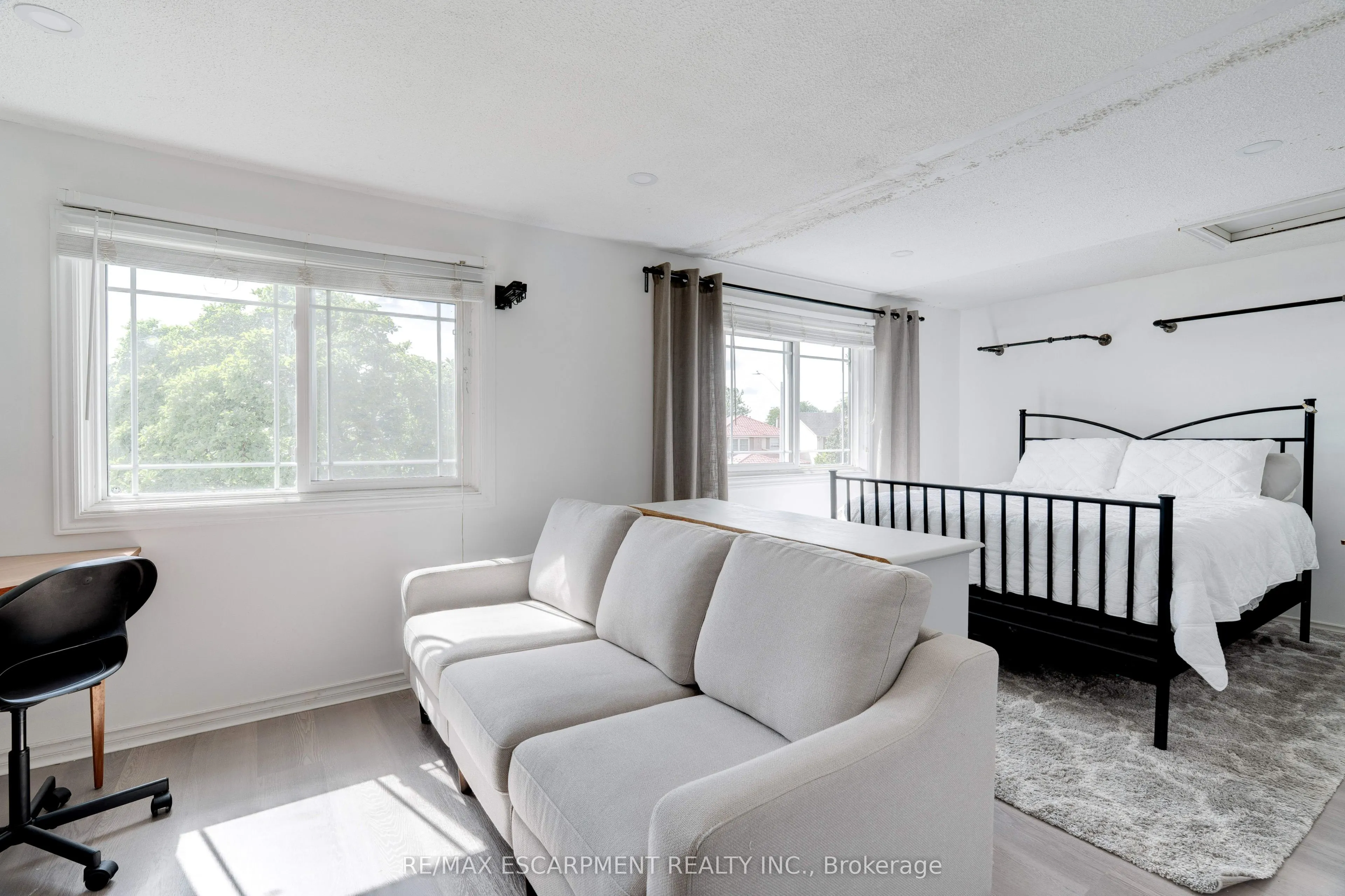 2261 Leominster Drive