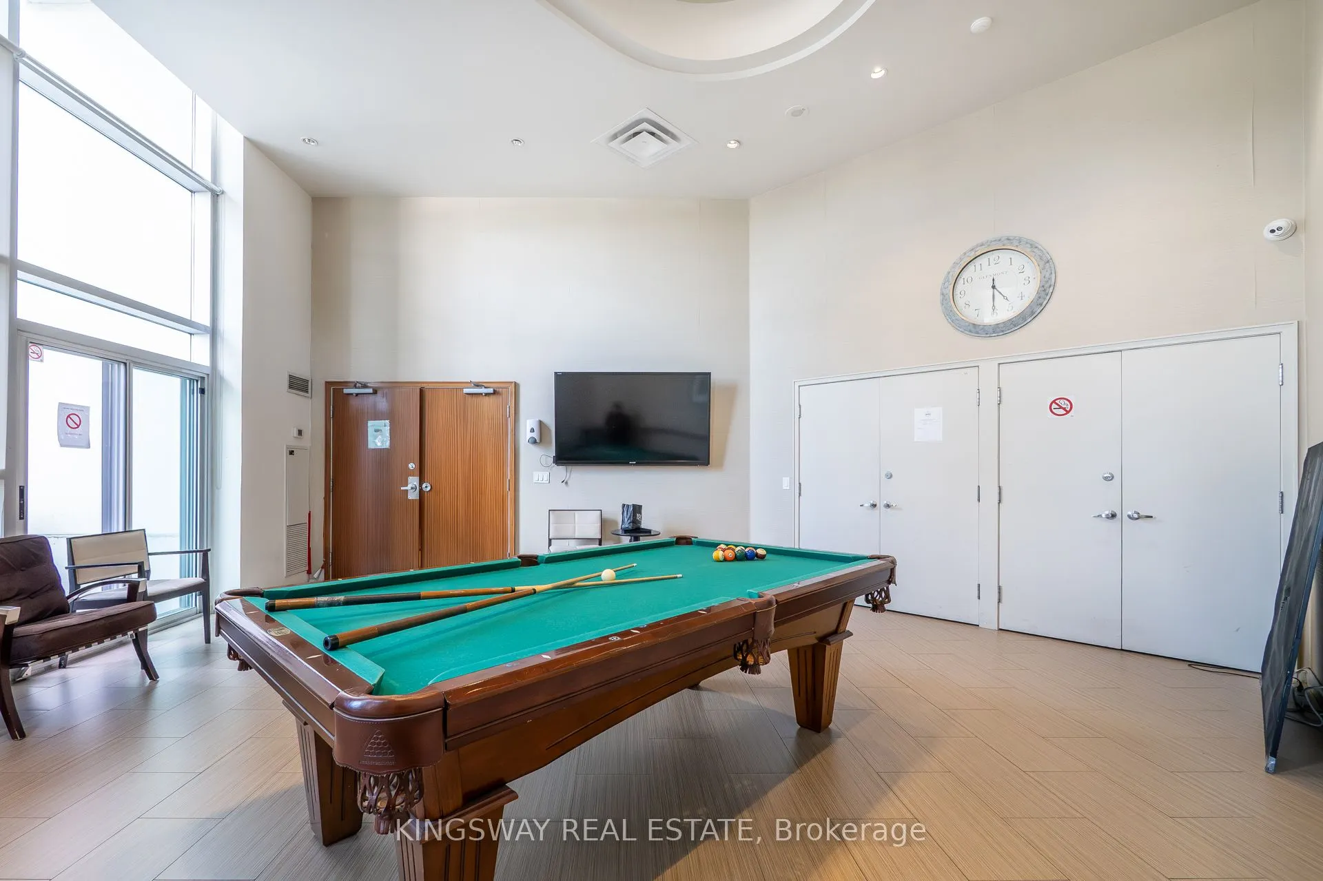 220 Burnhamthorpe Road, #1004