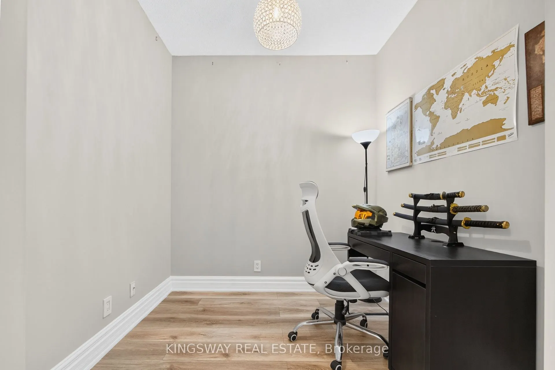 220 Burnhamthorpe Road, #1004