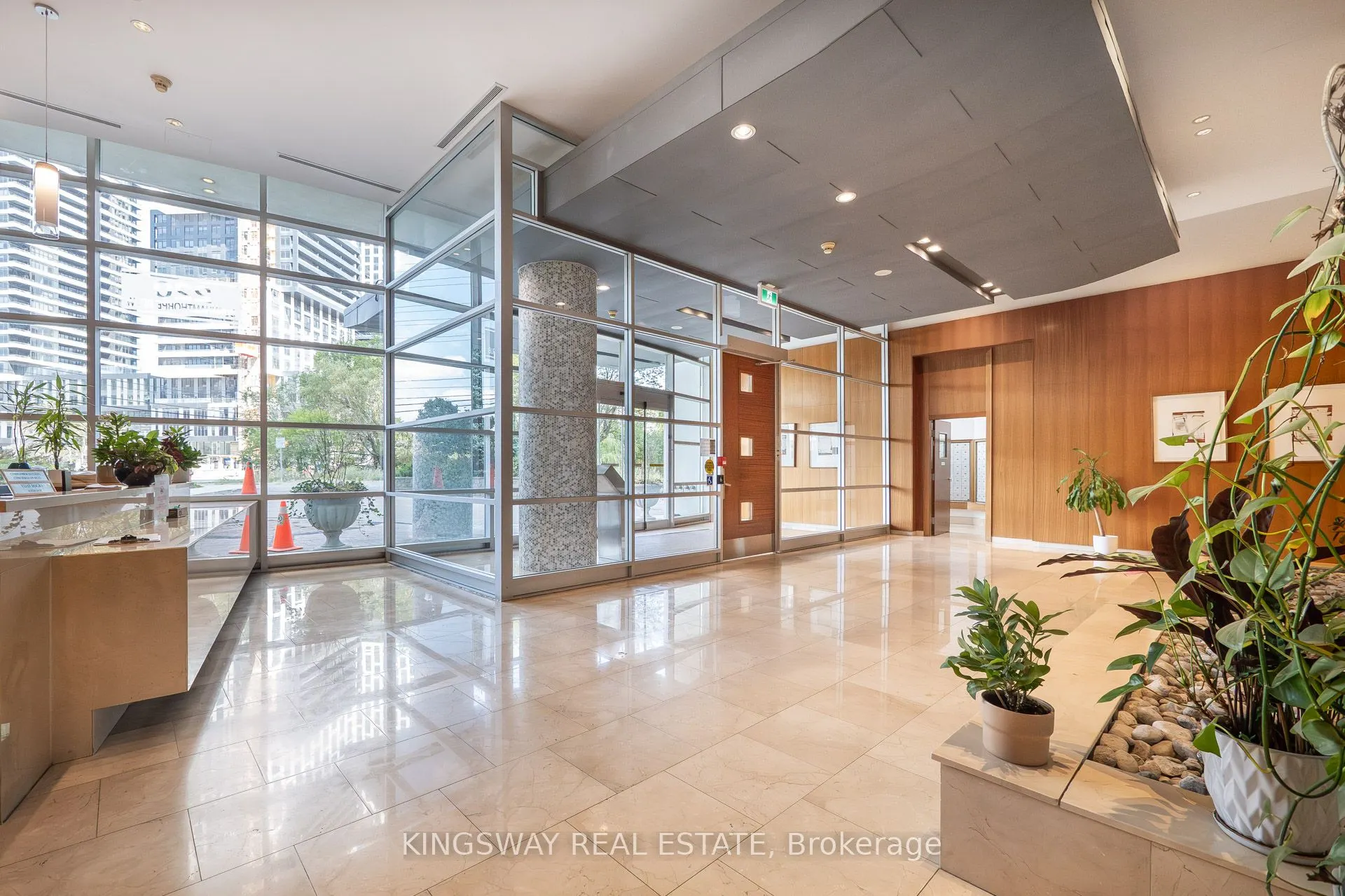 220 Burnhamthorpe Road, #1004