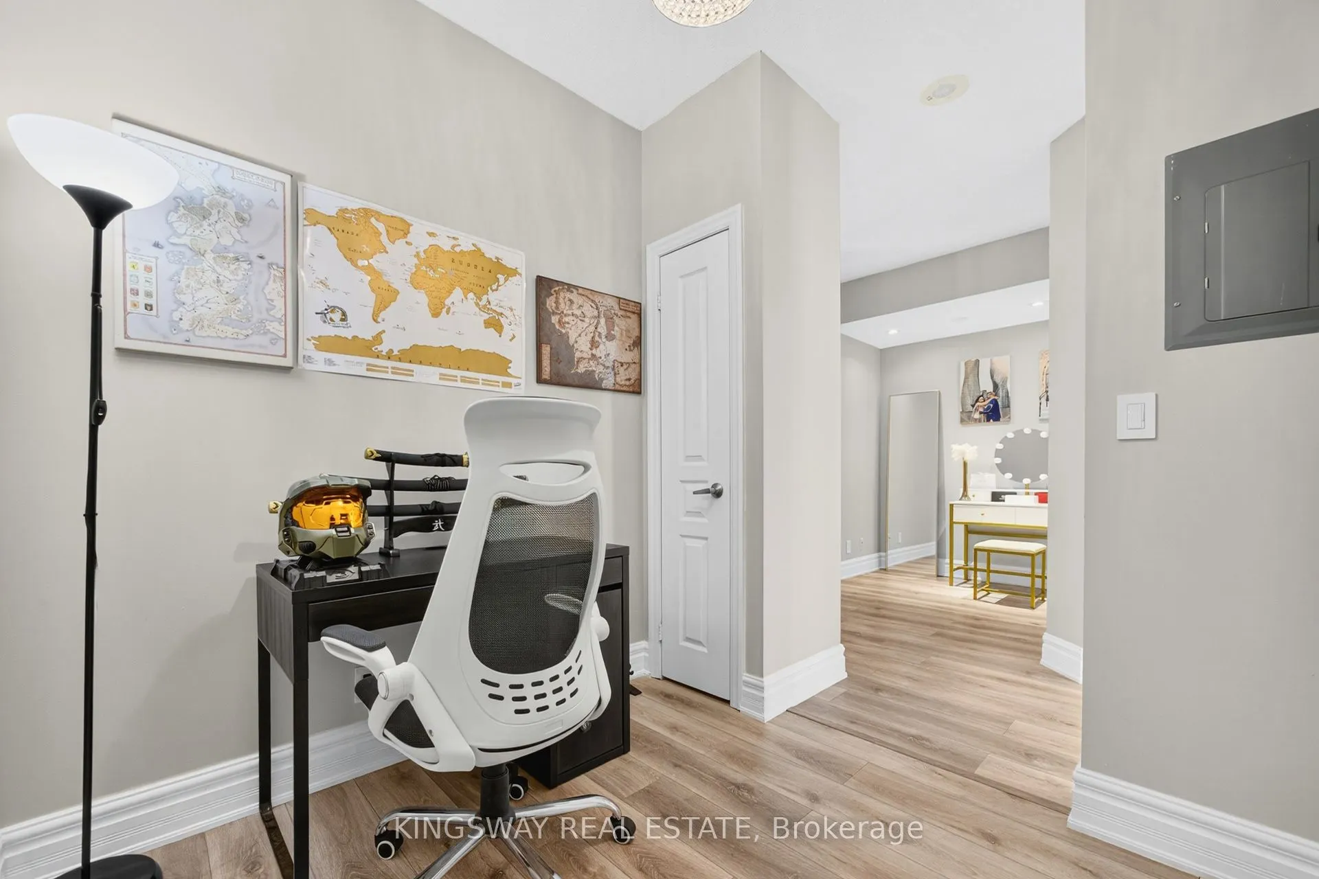 220 Burnhamthorpe Road, #1004