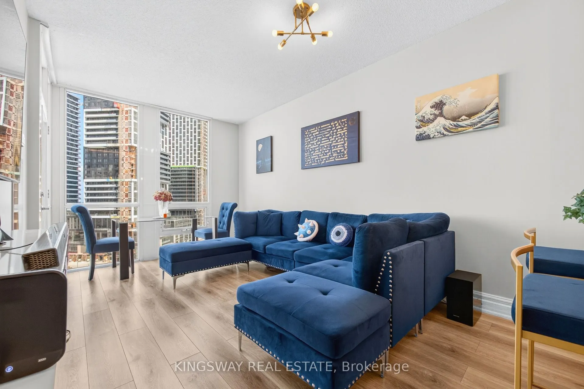 220 Burnhamthorpe Road, #1004