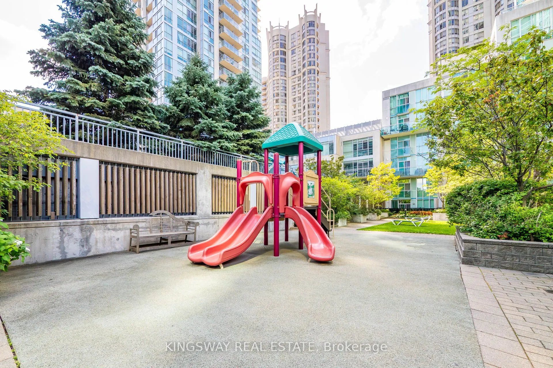 220 Burnhamthorpe Road, #1004