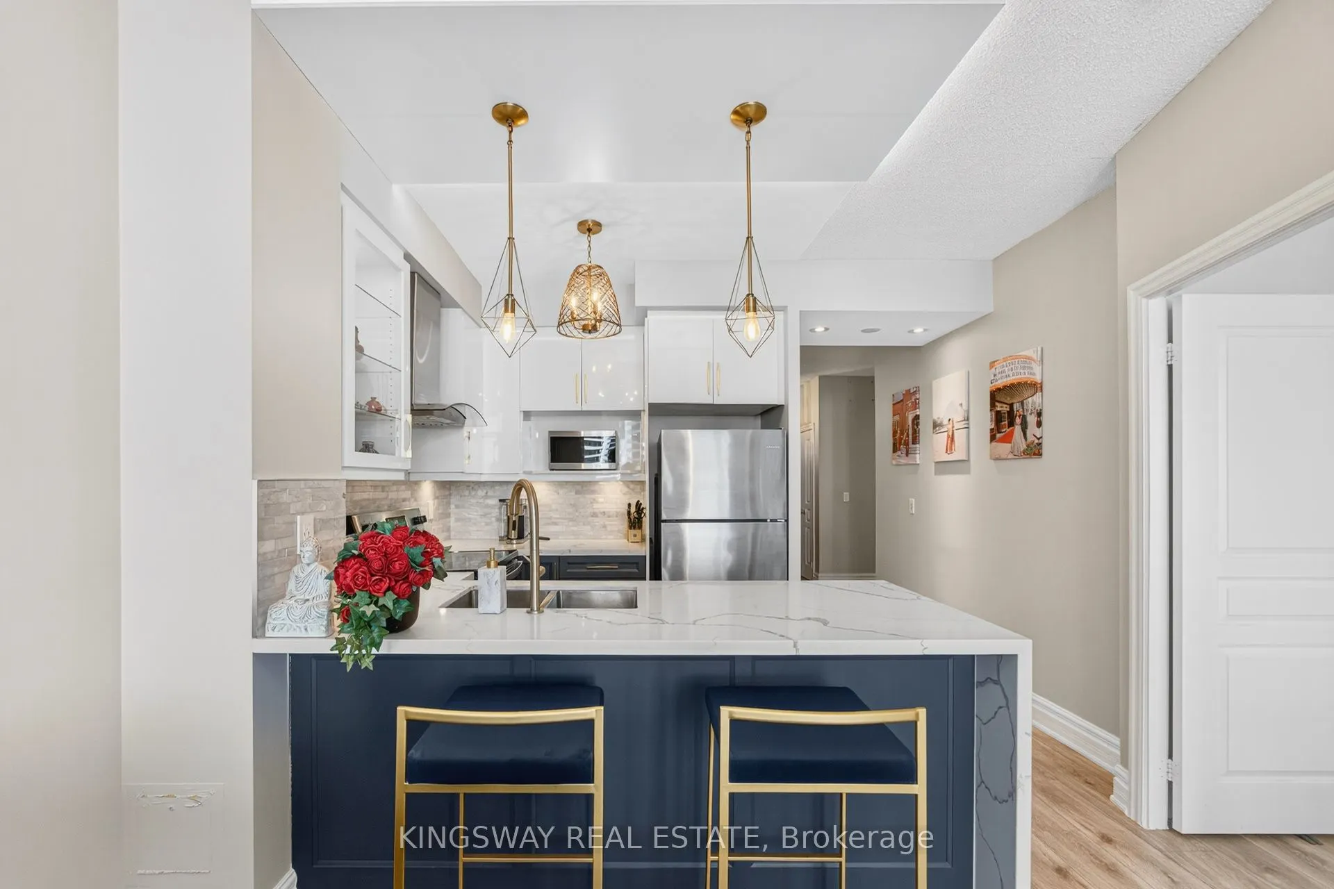 220 Burnhamthorpe Road, #1004