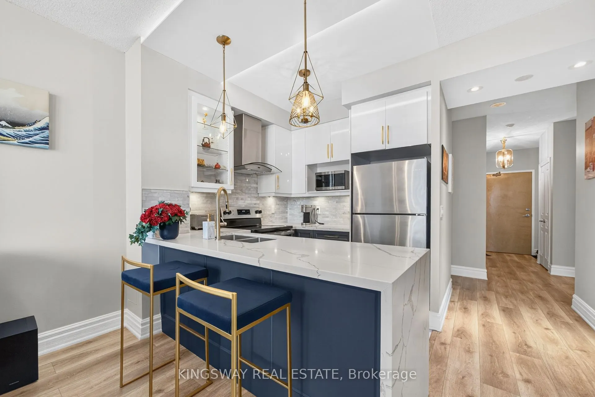 220 Burnhamthorpe Road, #1004
