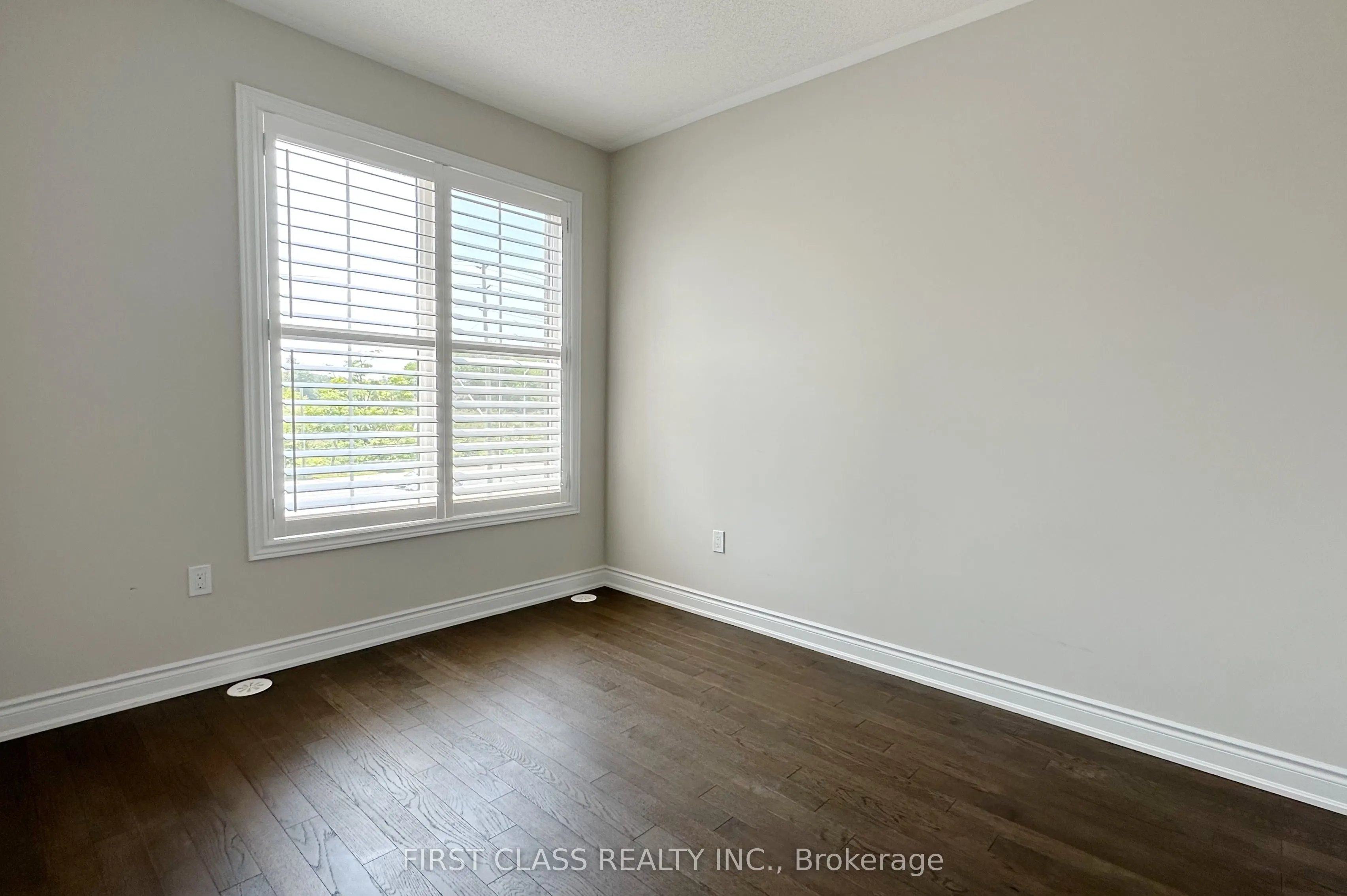 1476 Yellow Rose Circle